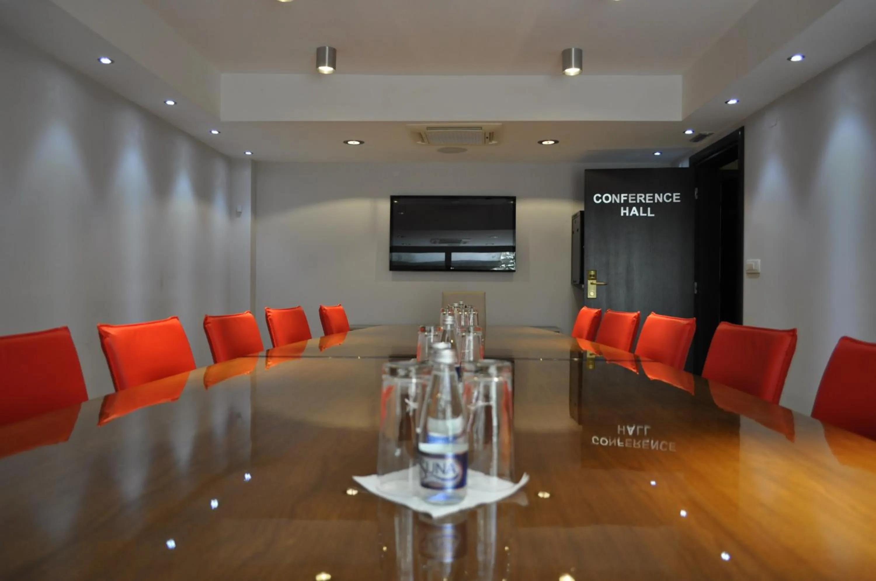 Business facilities in Hotel Dolce International