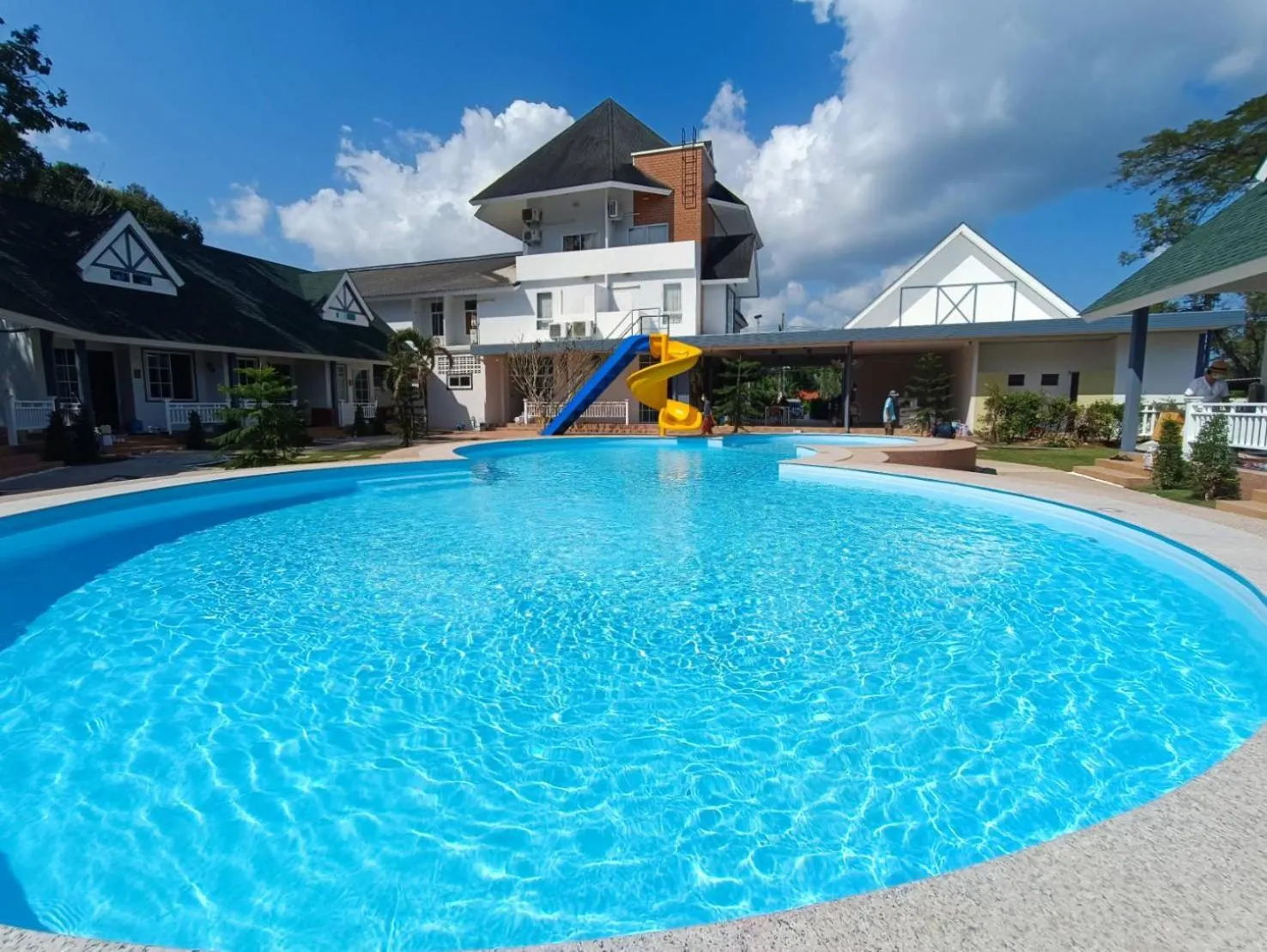 Swimming pool in English Resotel : อิงลิช รีโซเทล