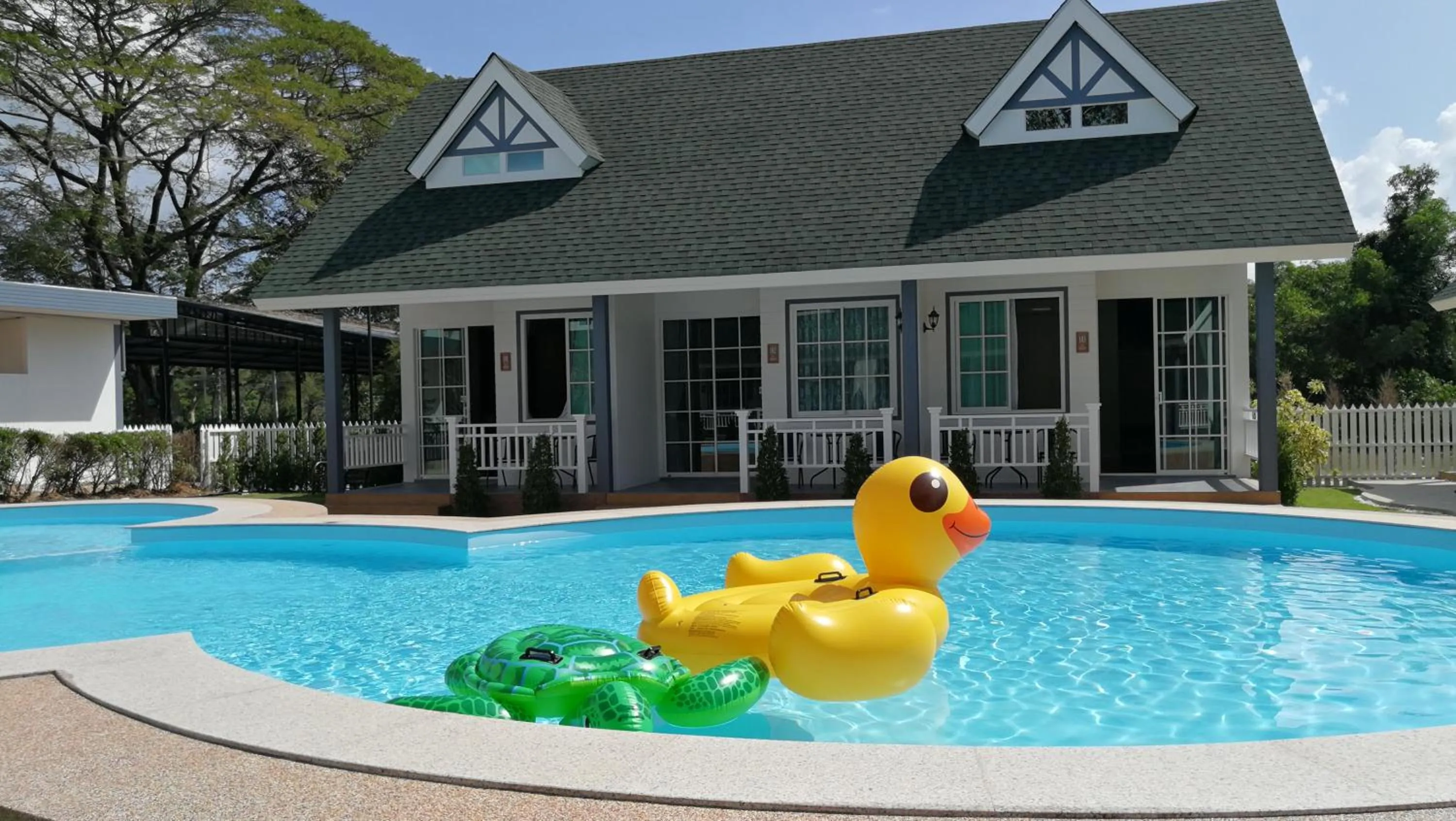 Property building in English Resotel : อิงลิช รีโซเทล