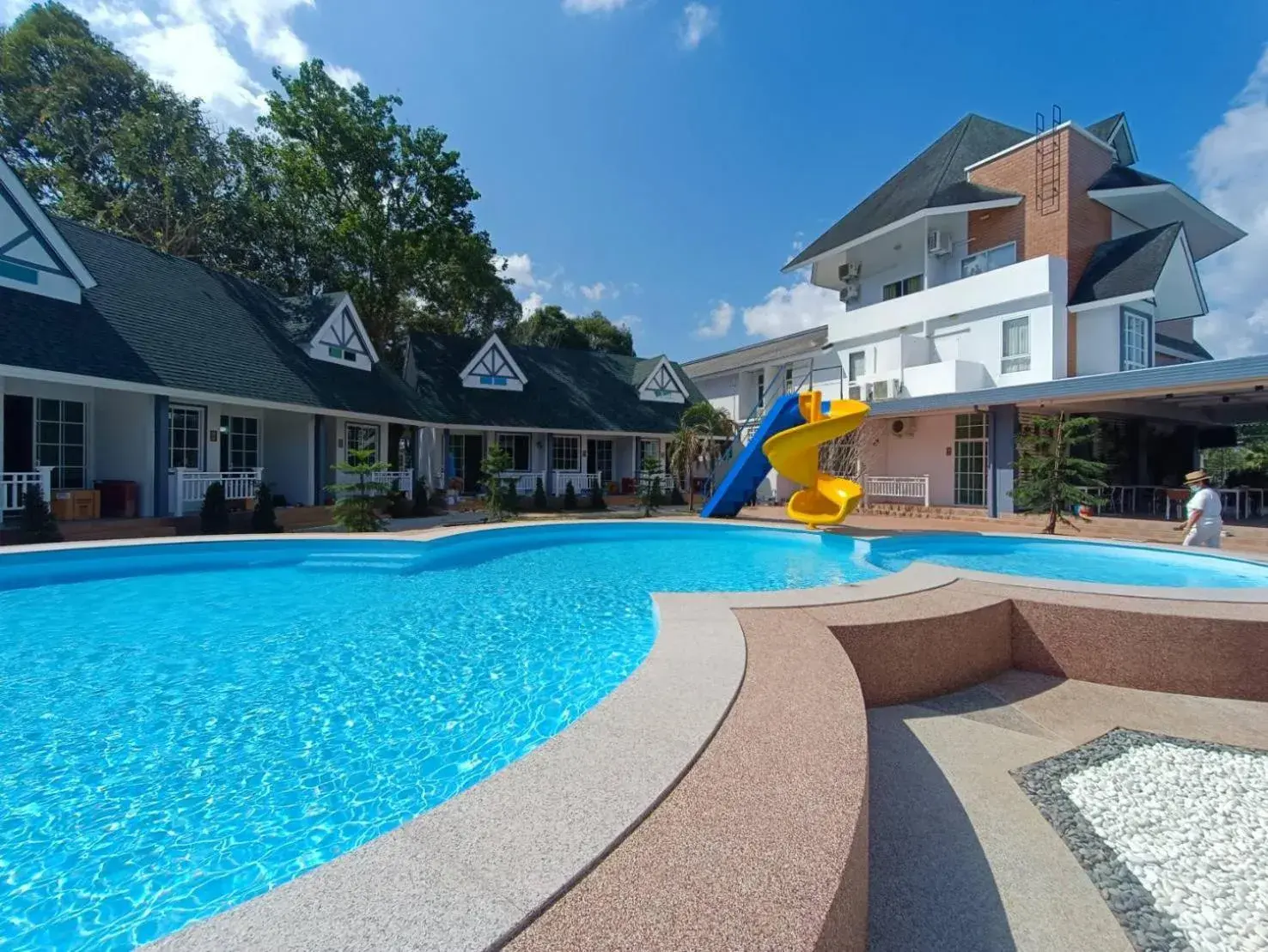 Swimming pool in English Resotel : อิงลิช รีโซเทล Swimming pool in English Resotel : อิงลิช รีโซเทล