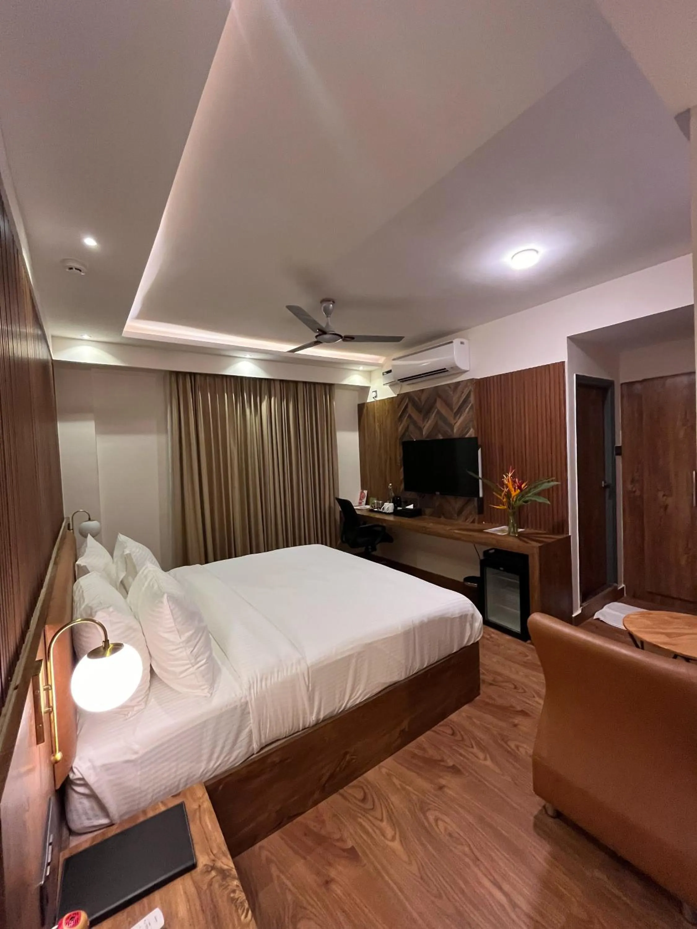 Bedroom, Bed in Clarks Inn , Airport Bangalore