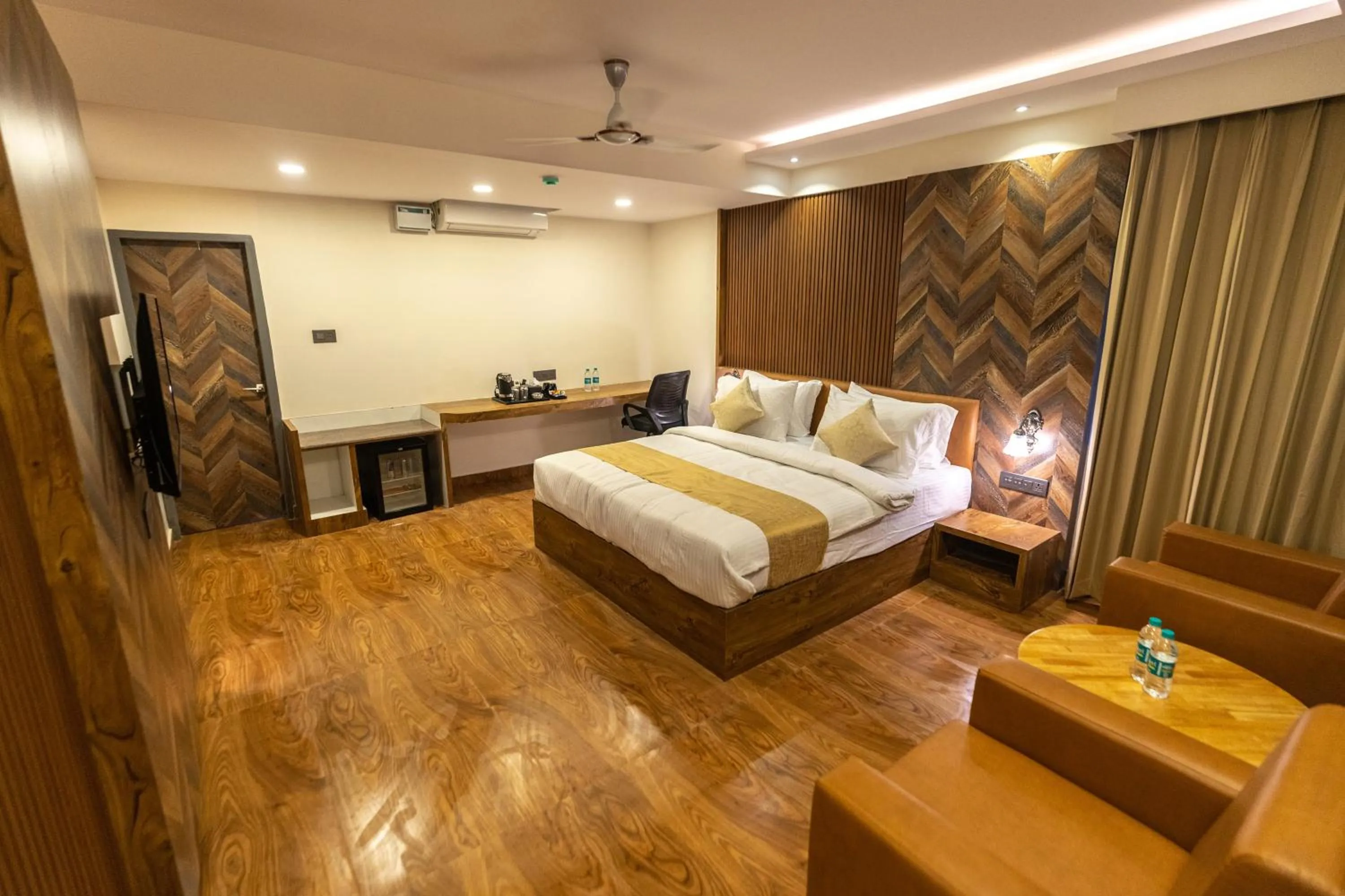 Photo of the whole room, Bed in Clarks Inn , Airport Bangalore