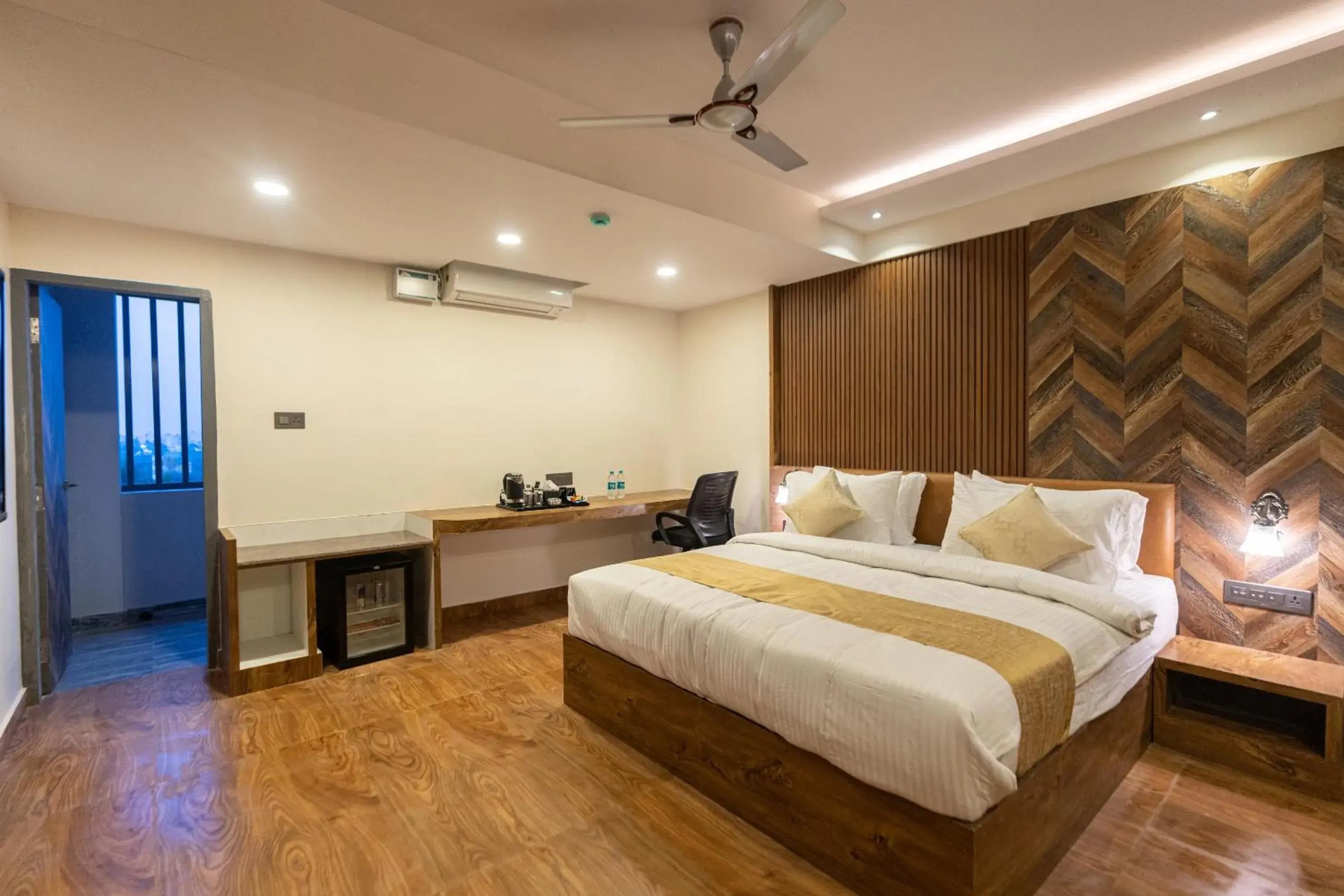 Standard Queen Room in Clarks Inn , Airport Bangalore Standard Queen Room in Clarks Inn , Airport Bangalore