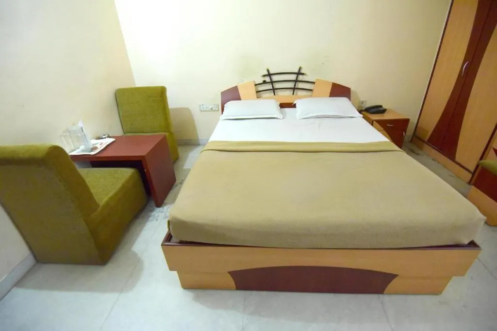 Bed in Shastri Paradise opst to KSRTC Bus Stand