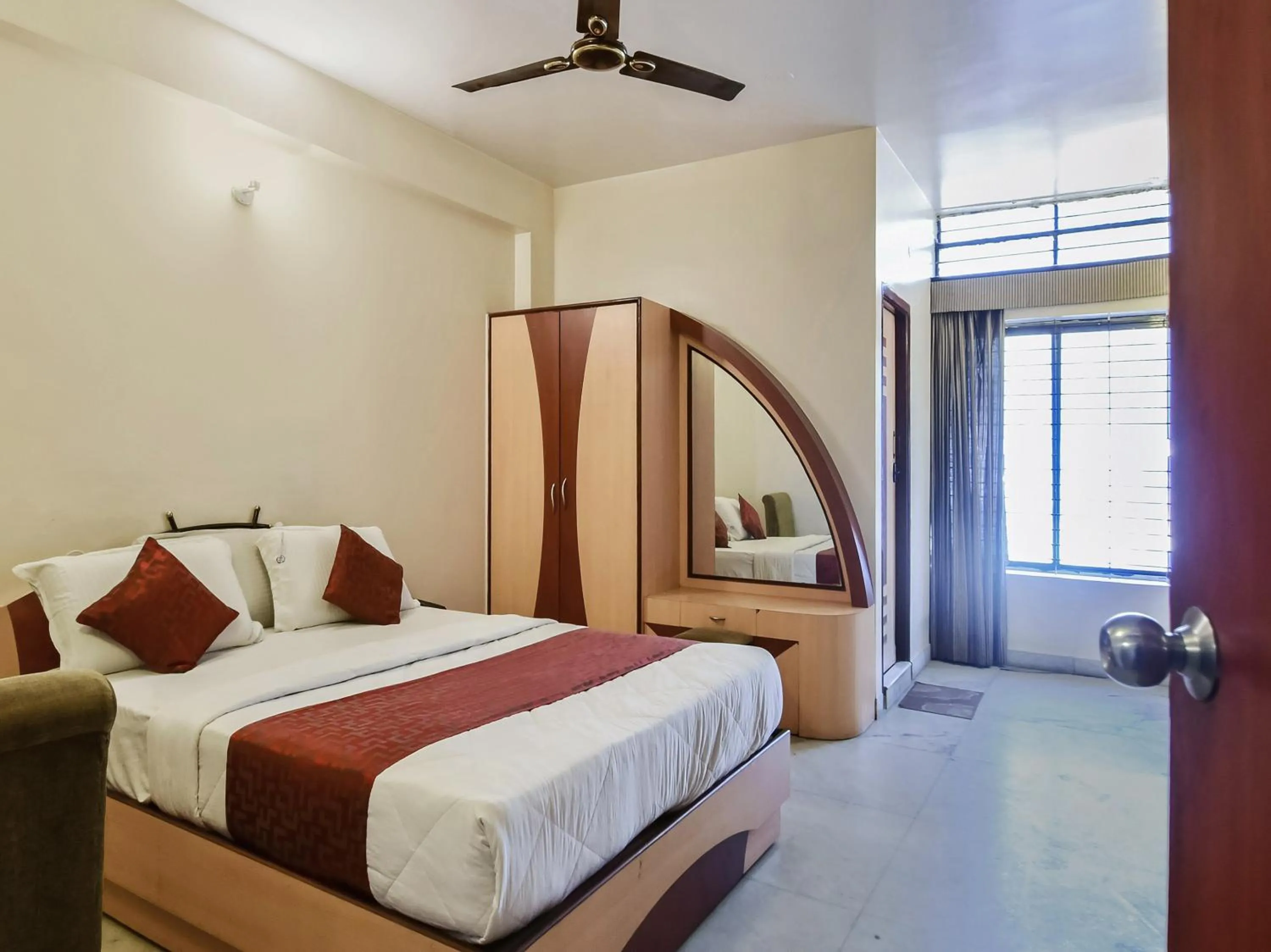 Bed in Shastri Paradise opst to KSRTC Bus Stand