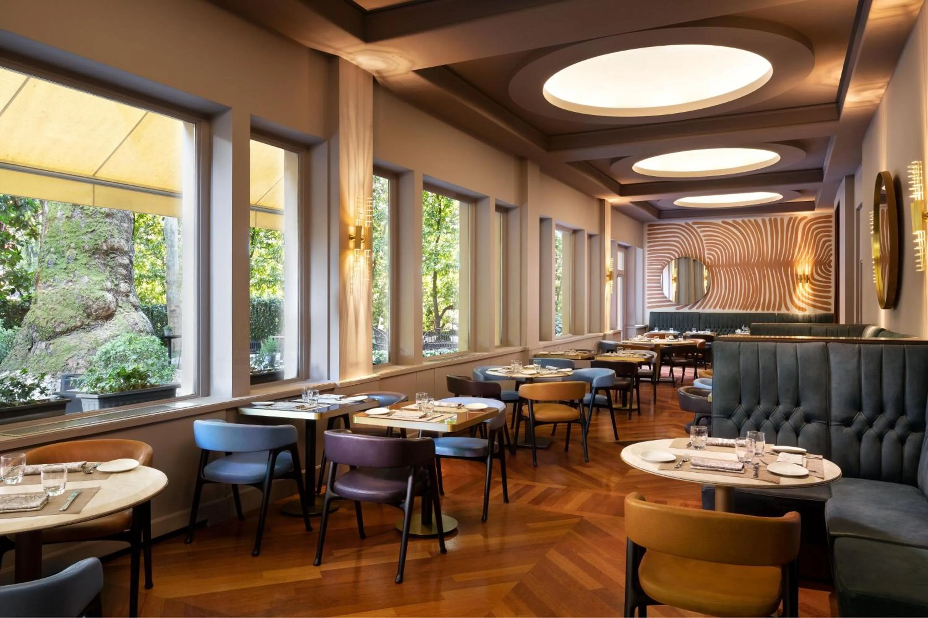 Restaurant/places to eat in Sheraton Diana Majestic