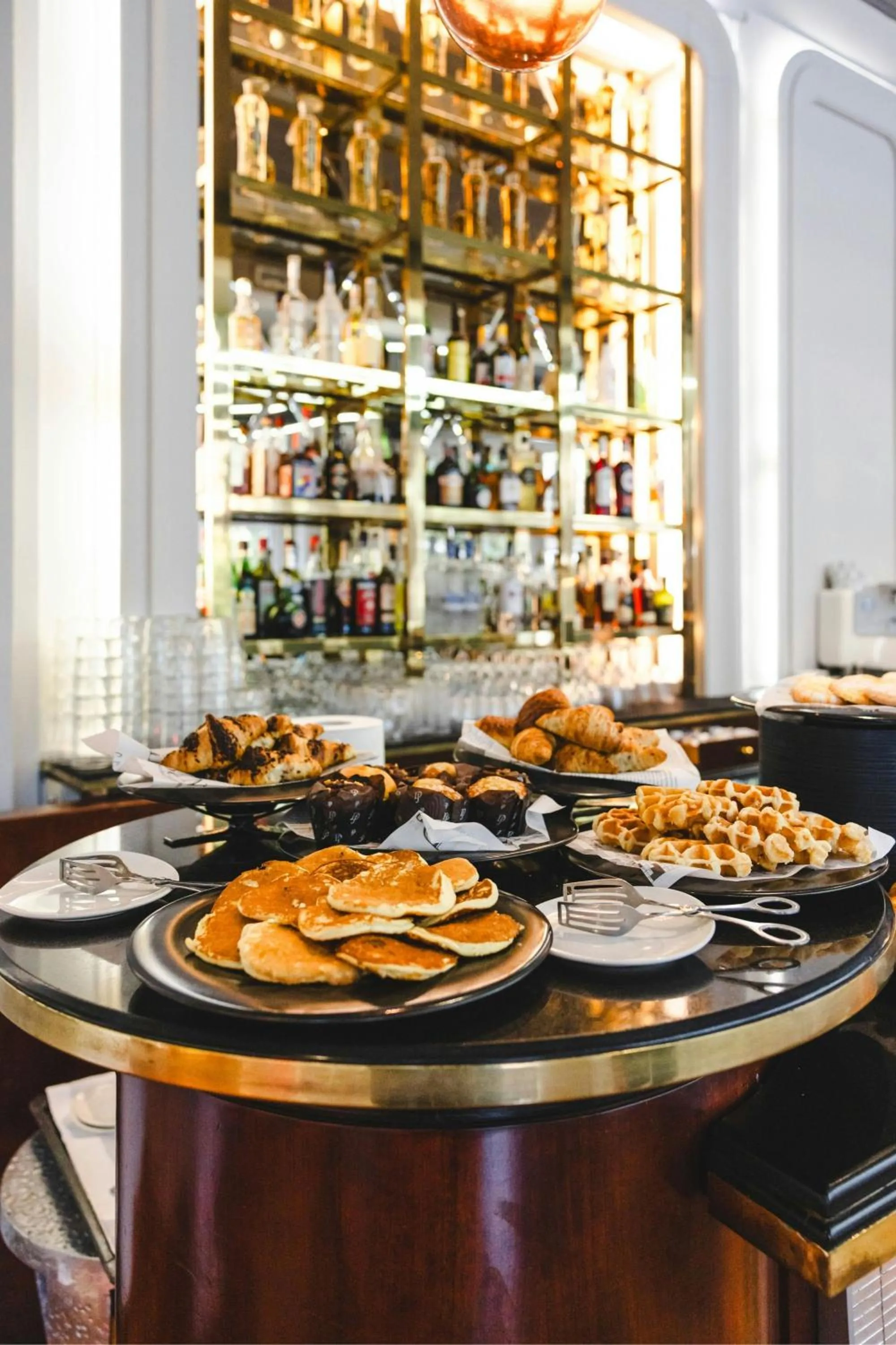 Restaurant/places to eat in Sheraton Diana Majestic