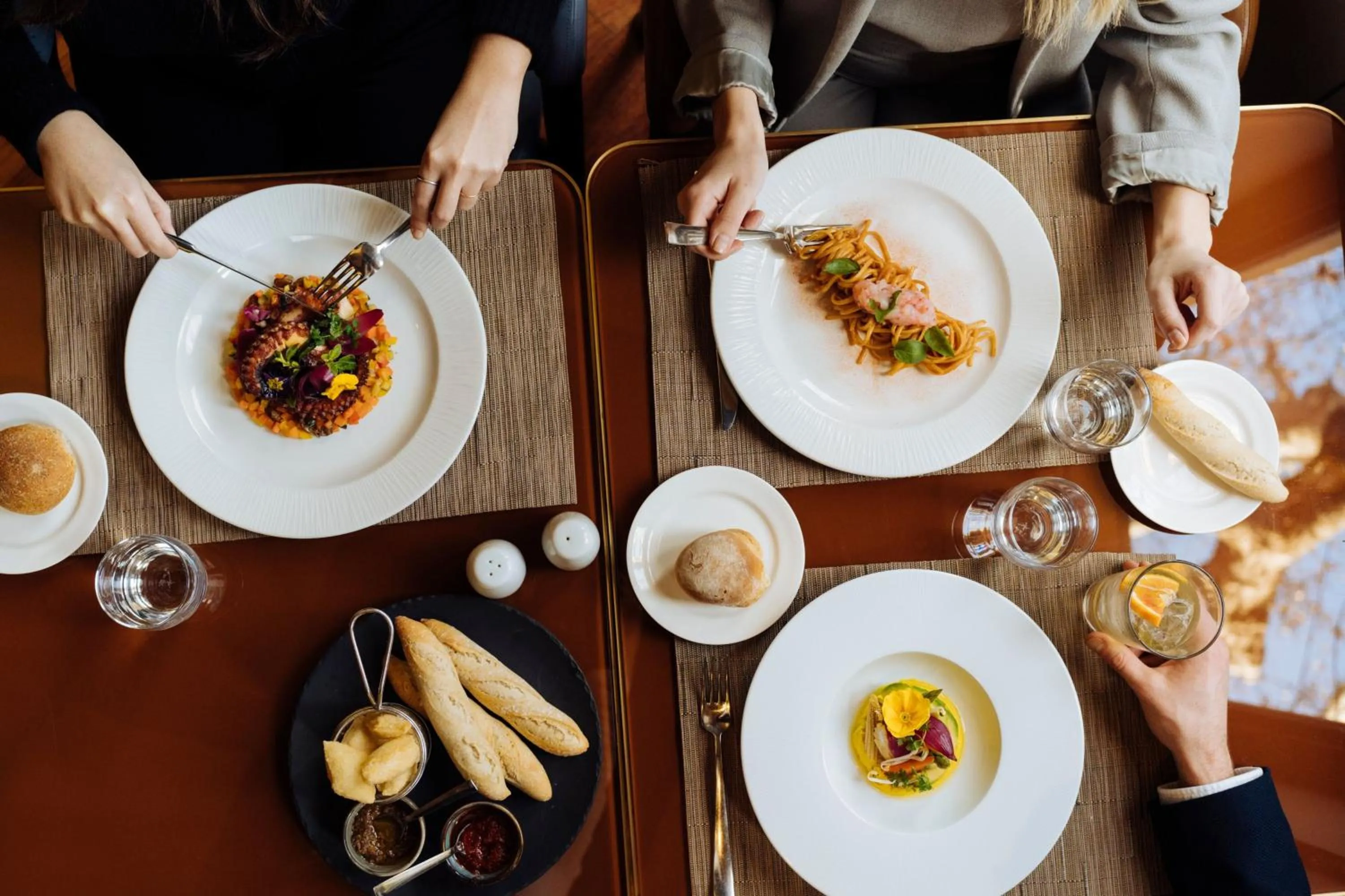 Restaurant/places to eat in Sheraton Diana Majestic