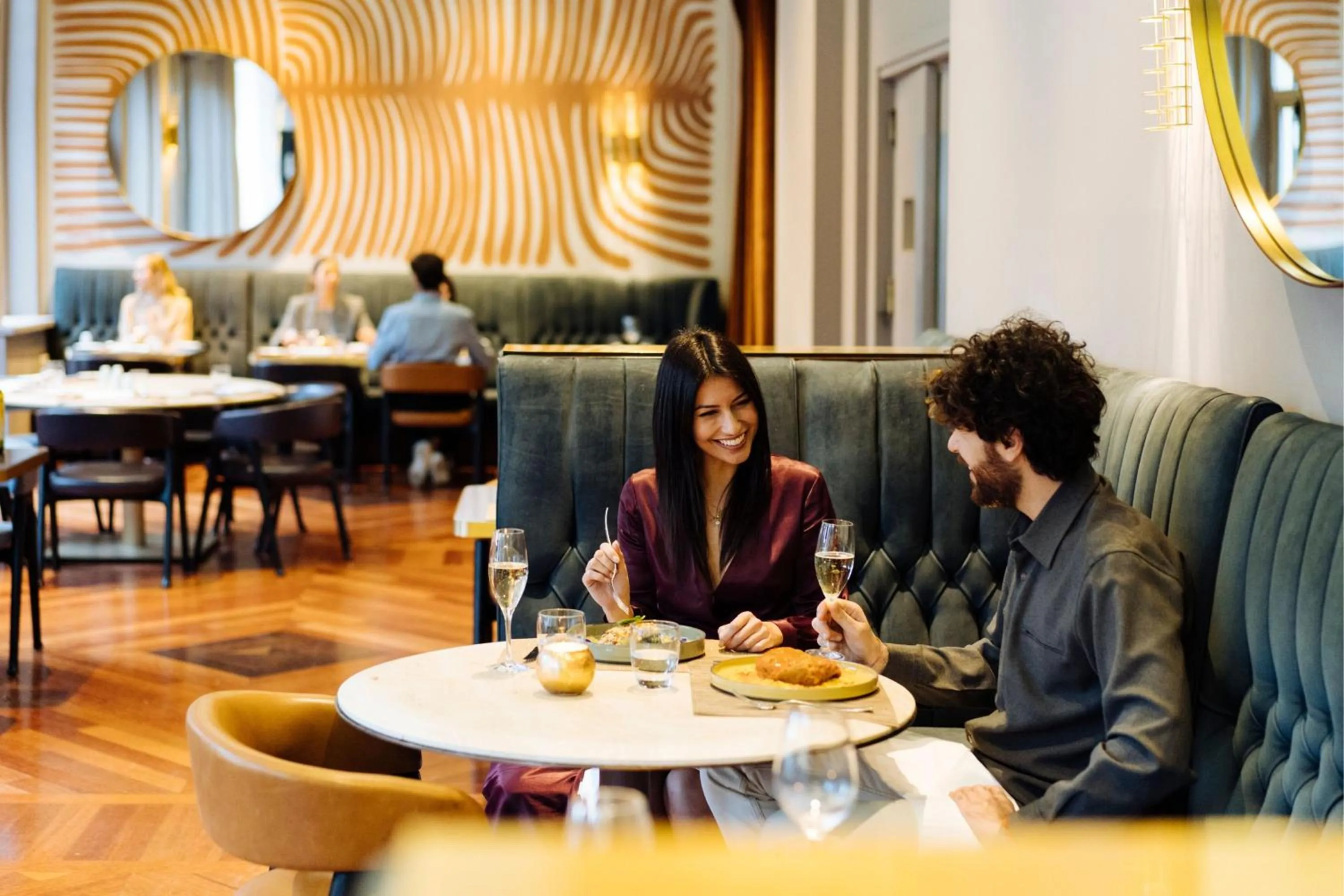 Restaurant/places to eat in Sheraton Diana Majestic