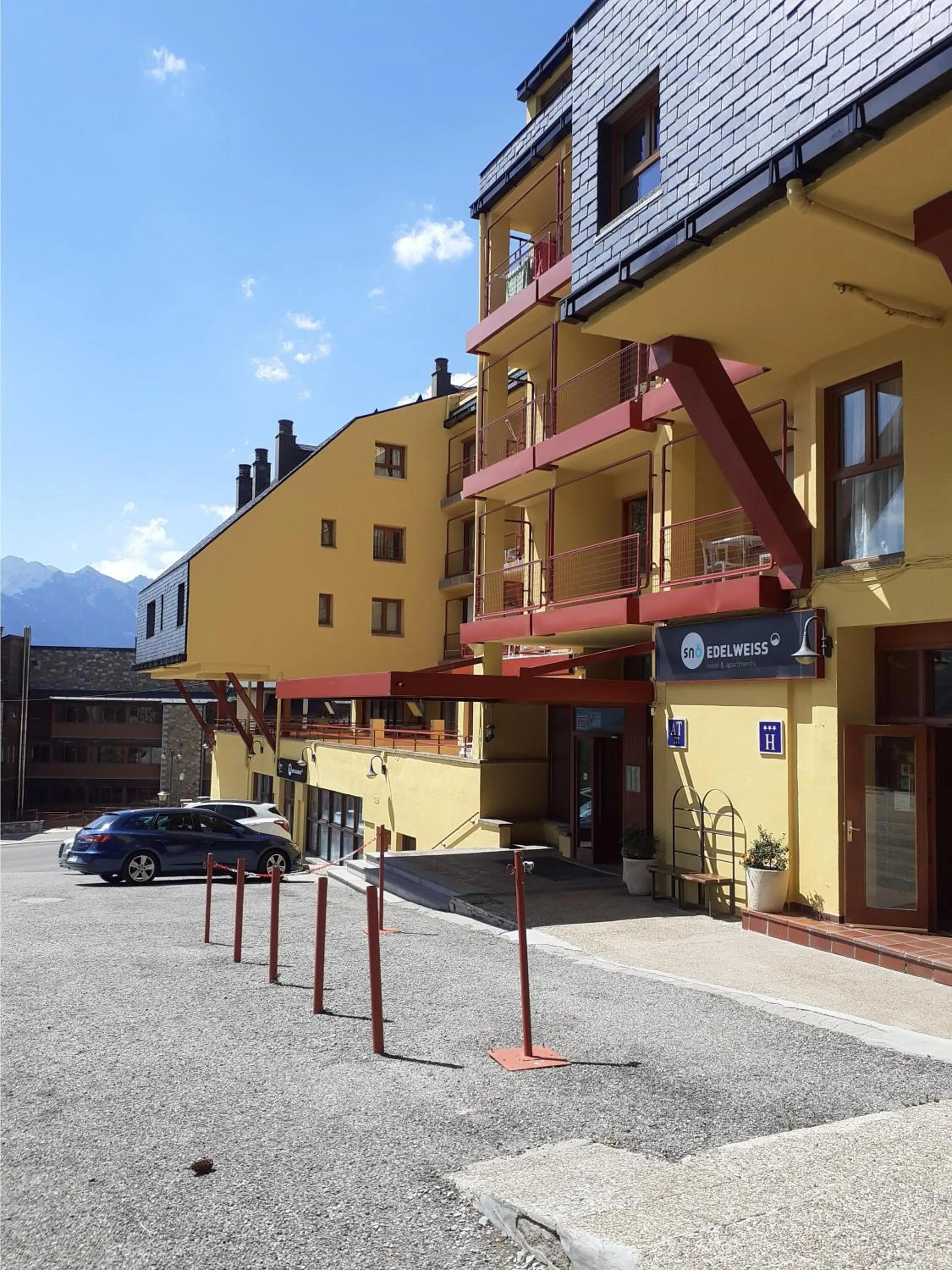 Property building in Apartamentos SNÖ Edelweiss