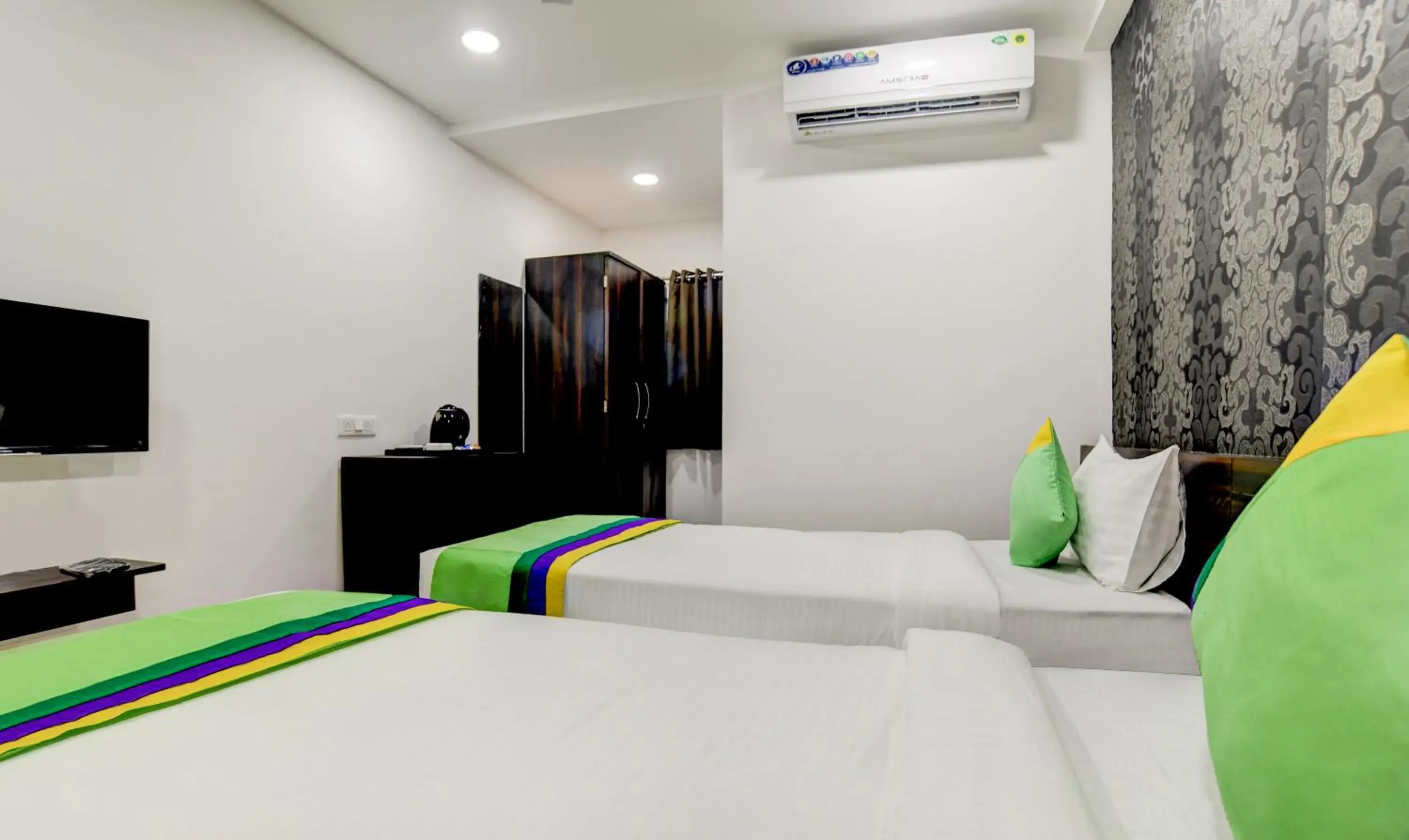 Deluxe Double Room in Treebo Grand Euro Pipliyahana Square Deluxe Double Room in Treebo Grand Euro Pipliyahana Square