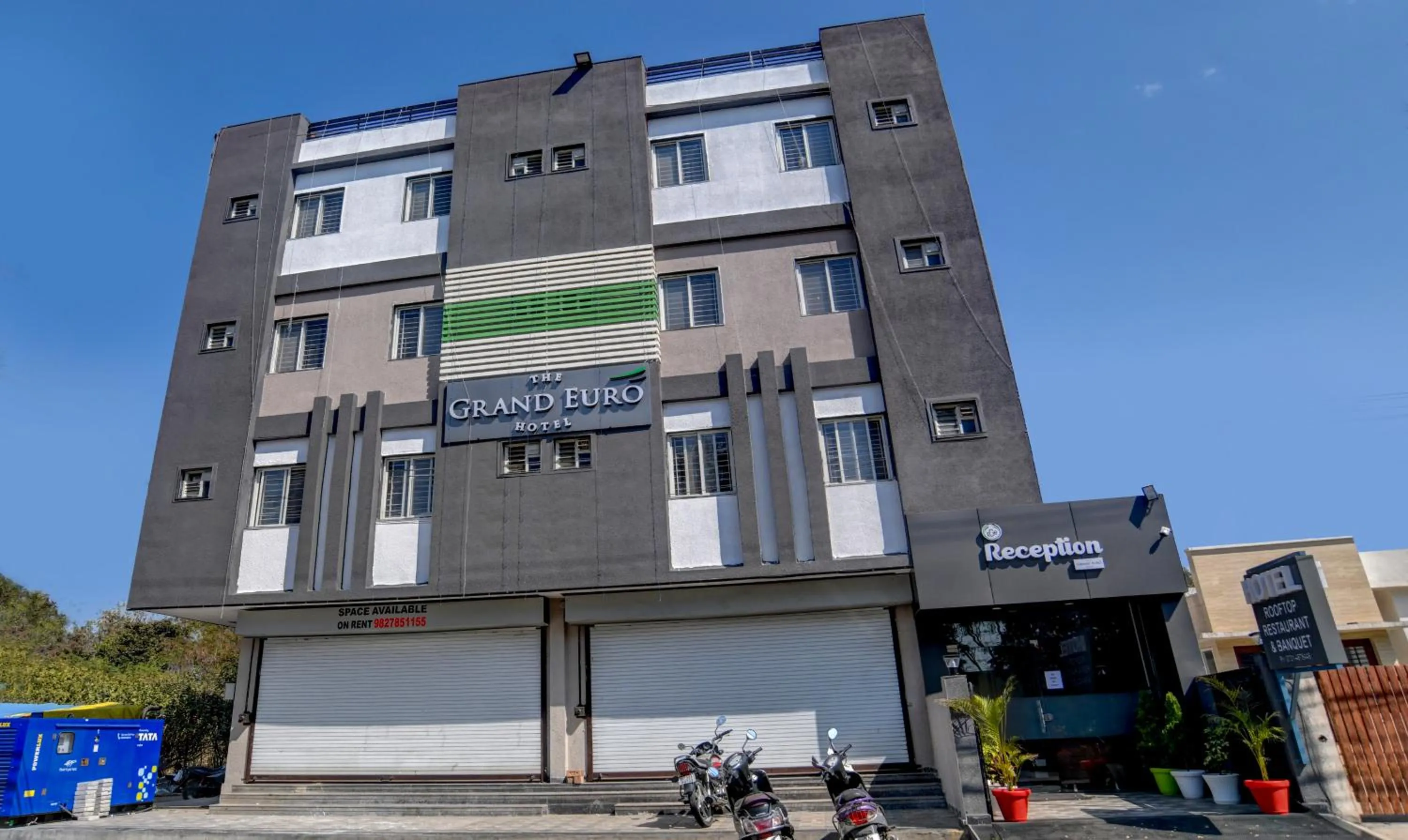 Property building in Treebo Grand Euro Pipliyahana Square