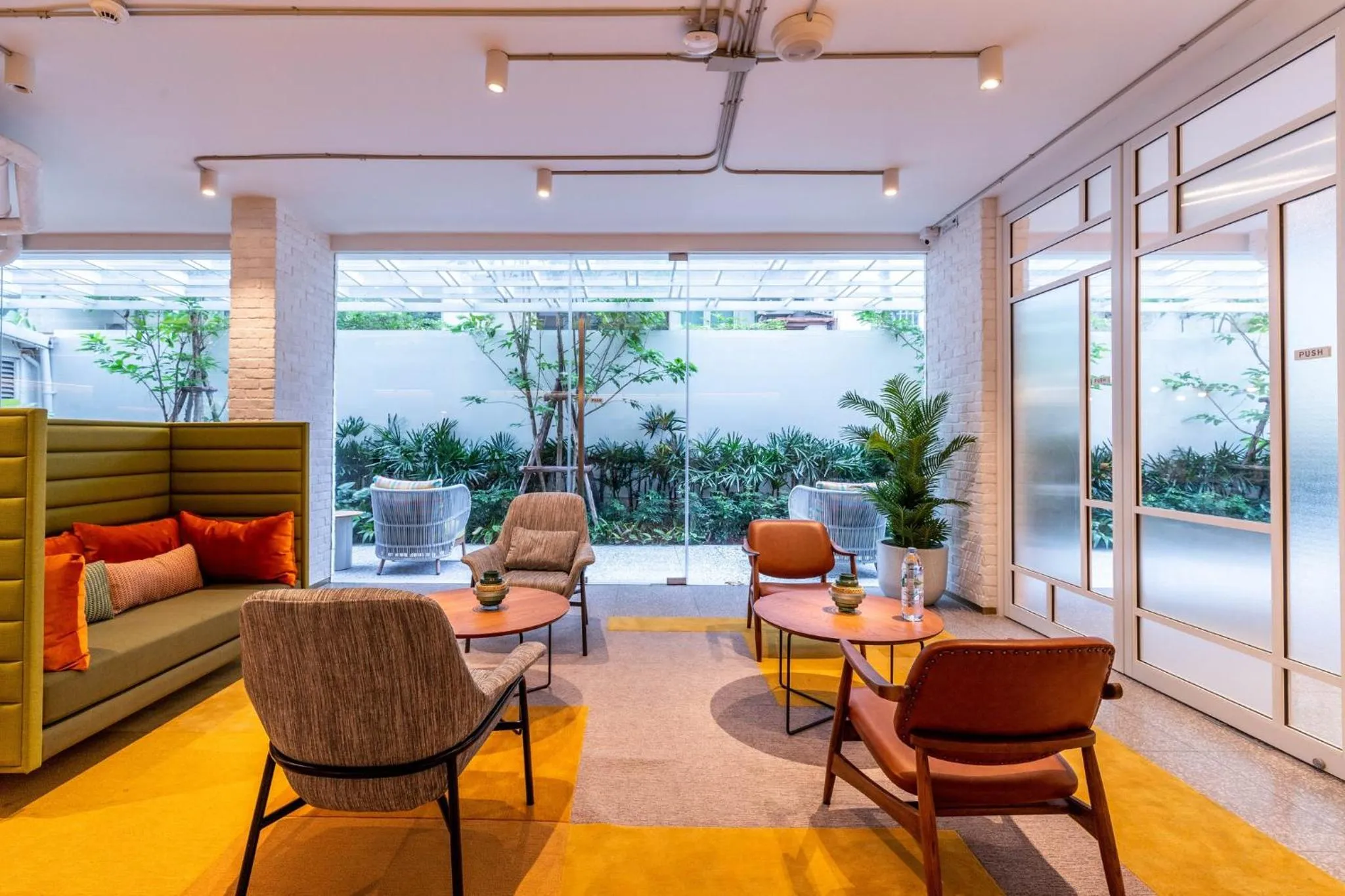 Area and facilities in Shama Yen-Akat Bangkok