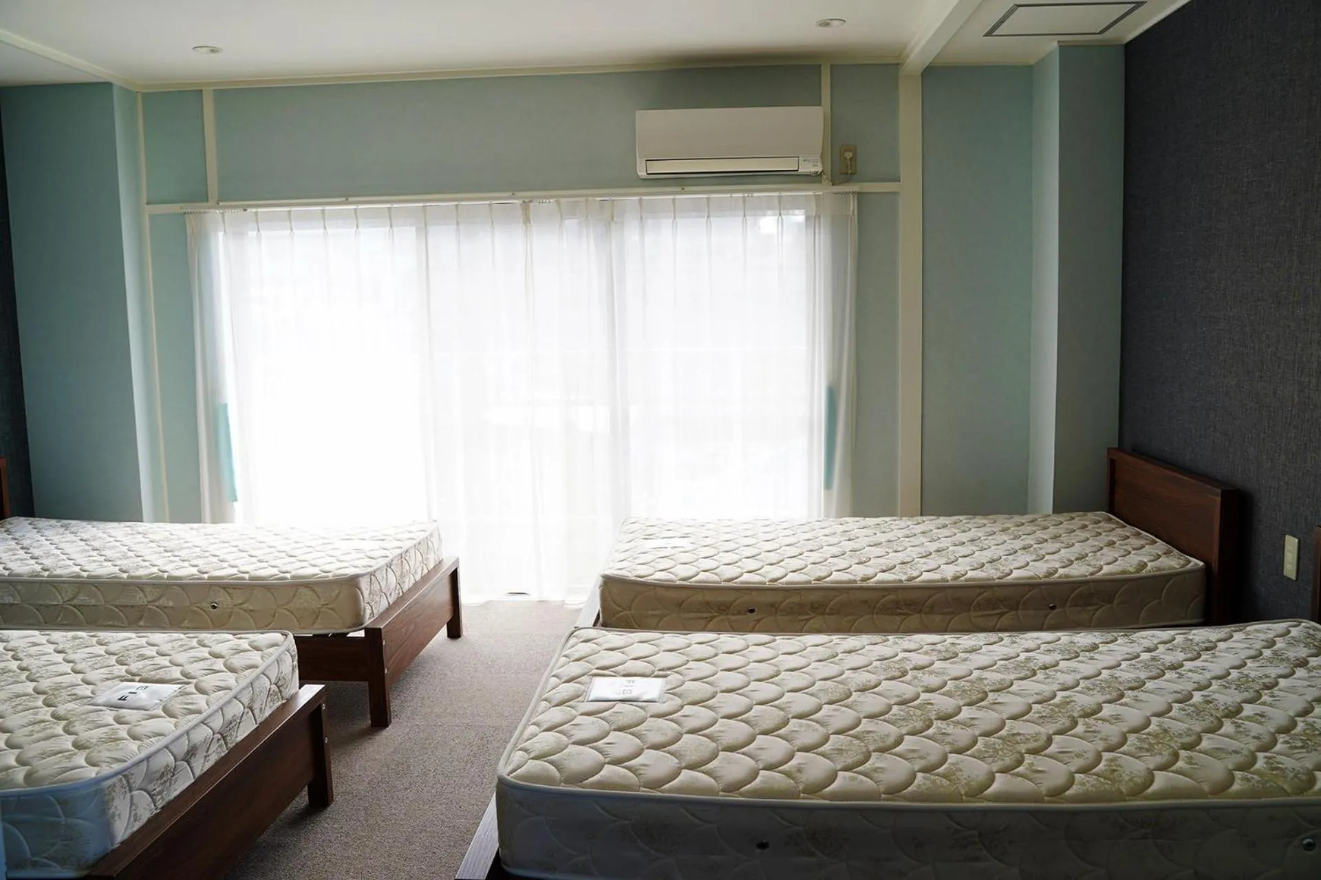 Photo of the whole room, Bed in Usatsuno Osu