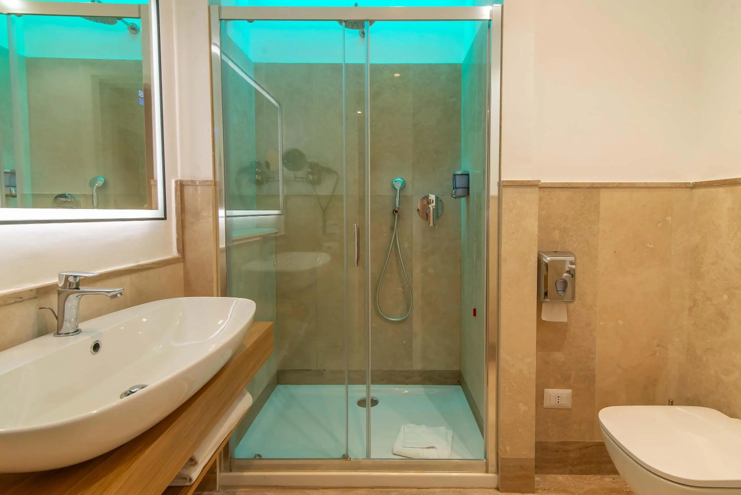 Shower in Hotel Accademia