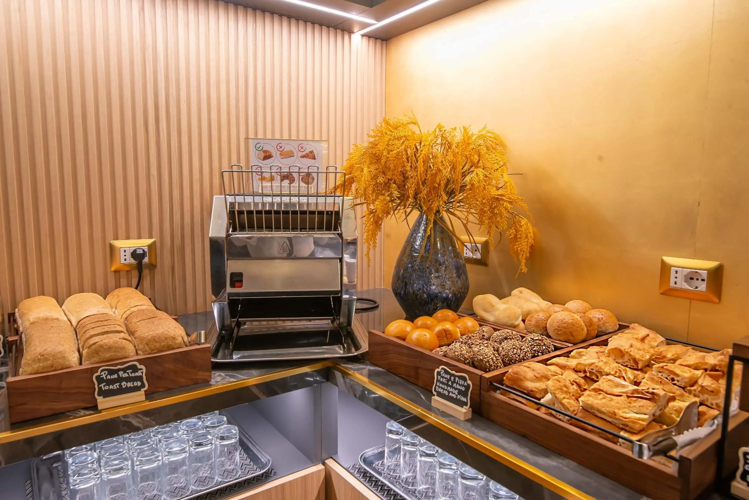 Continental breakfast in Hotel Accademia