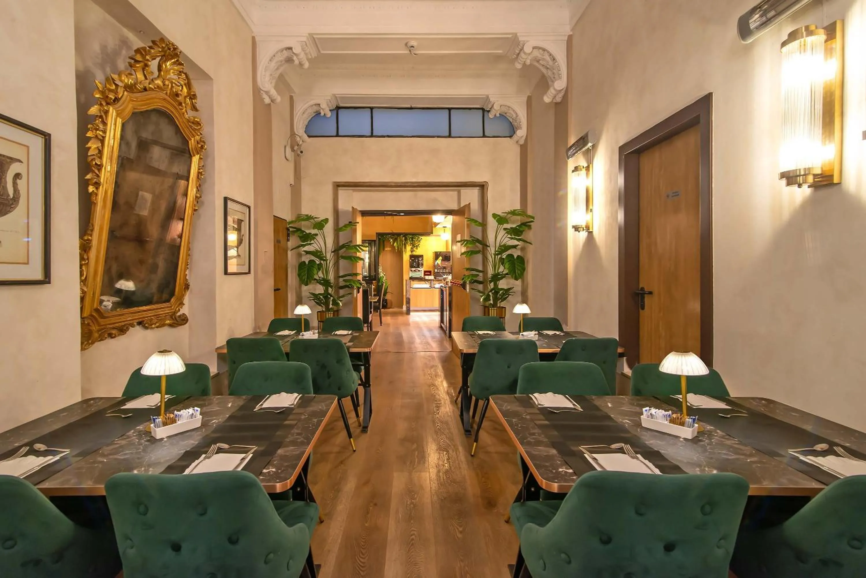 Restaurant/places to eat in Hotel Accademia