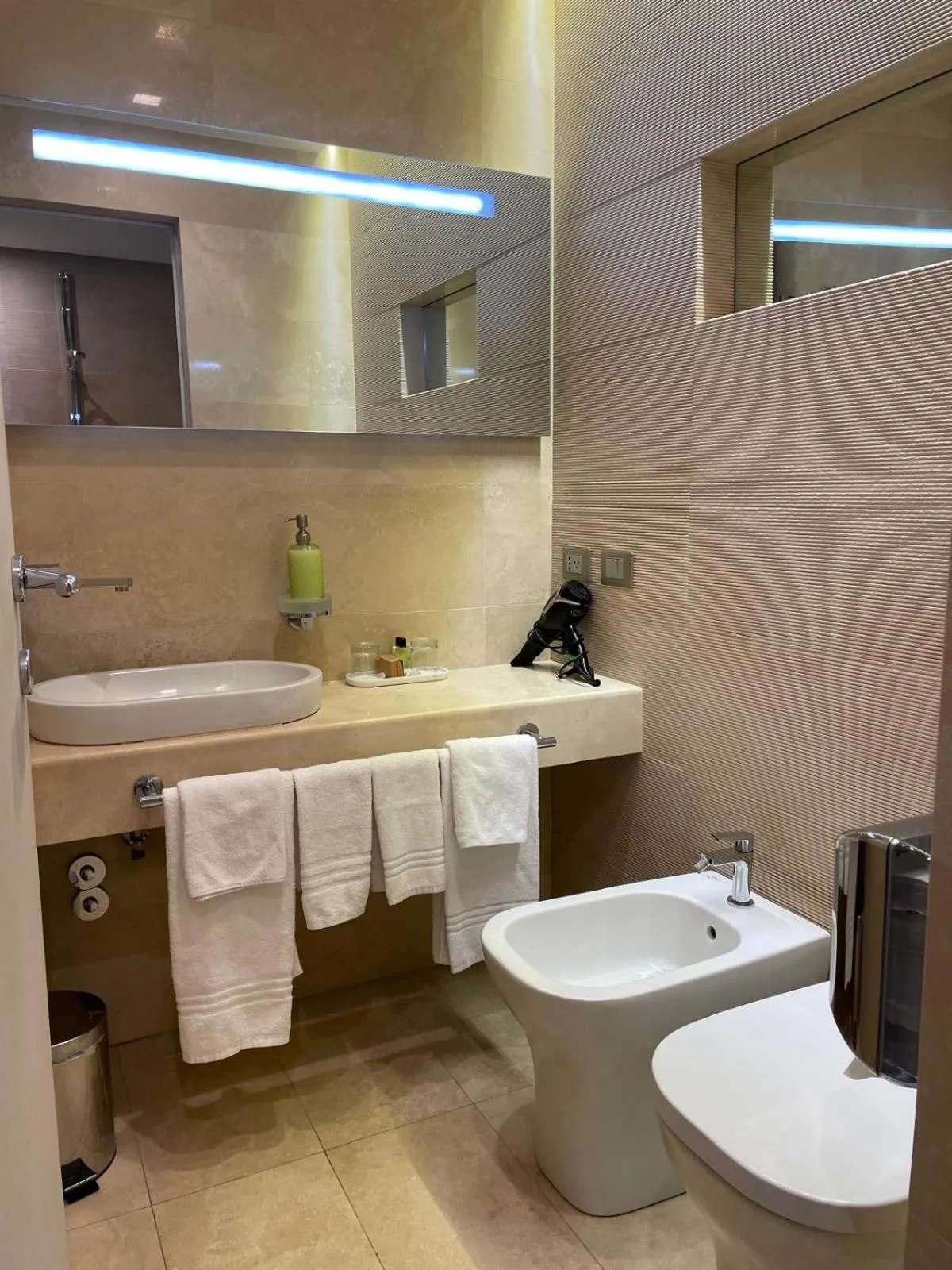 Bathroom in Hotel Accademia