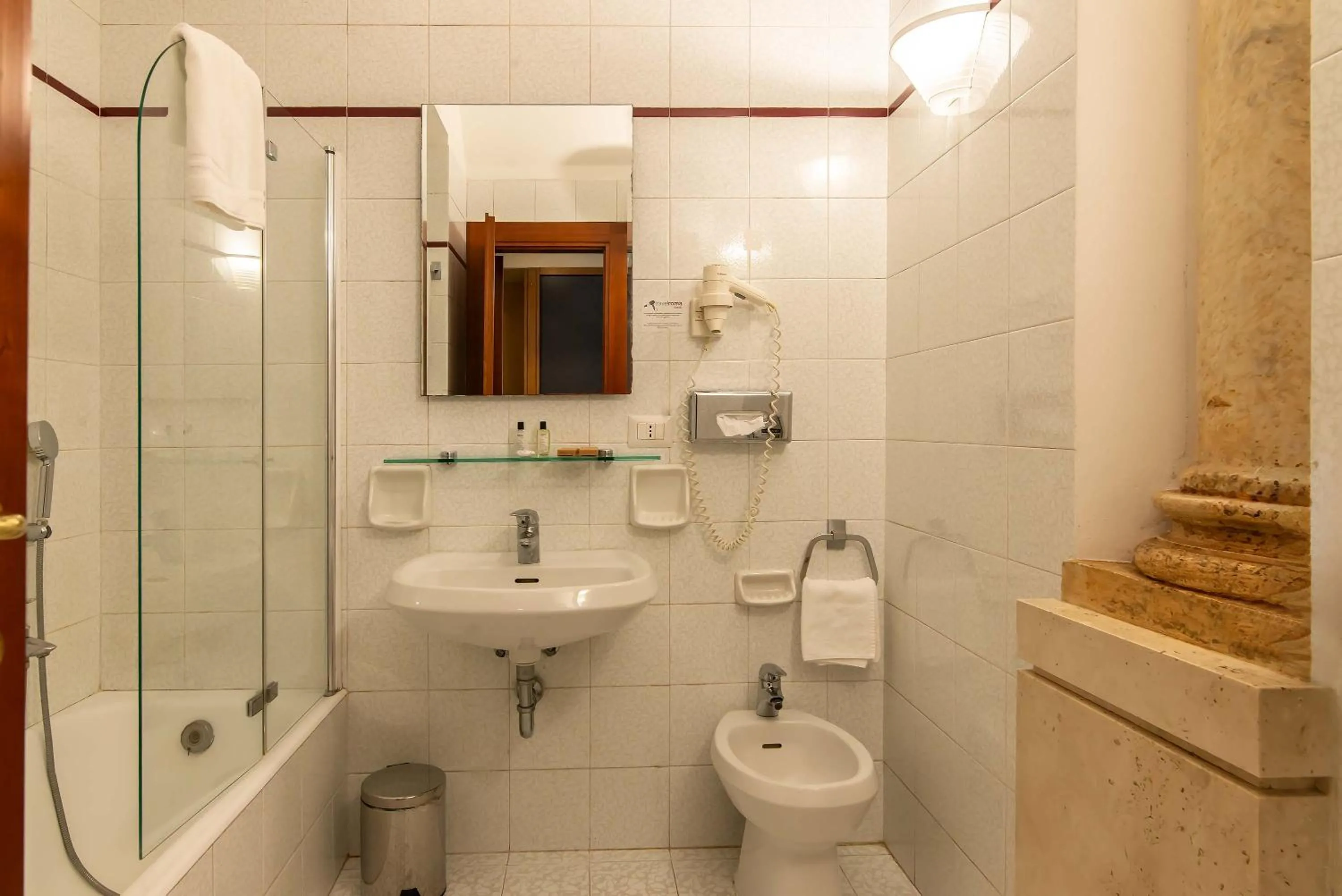 Bathroom in Hotel Accademia