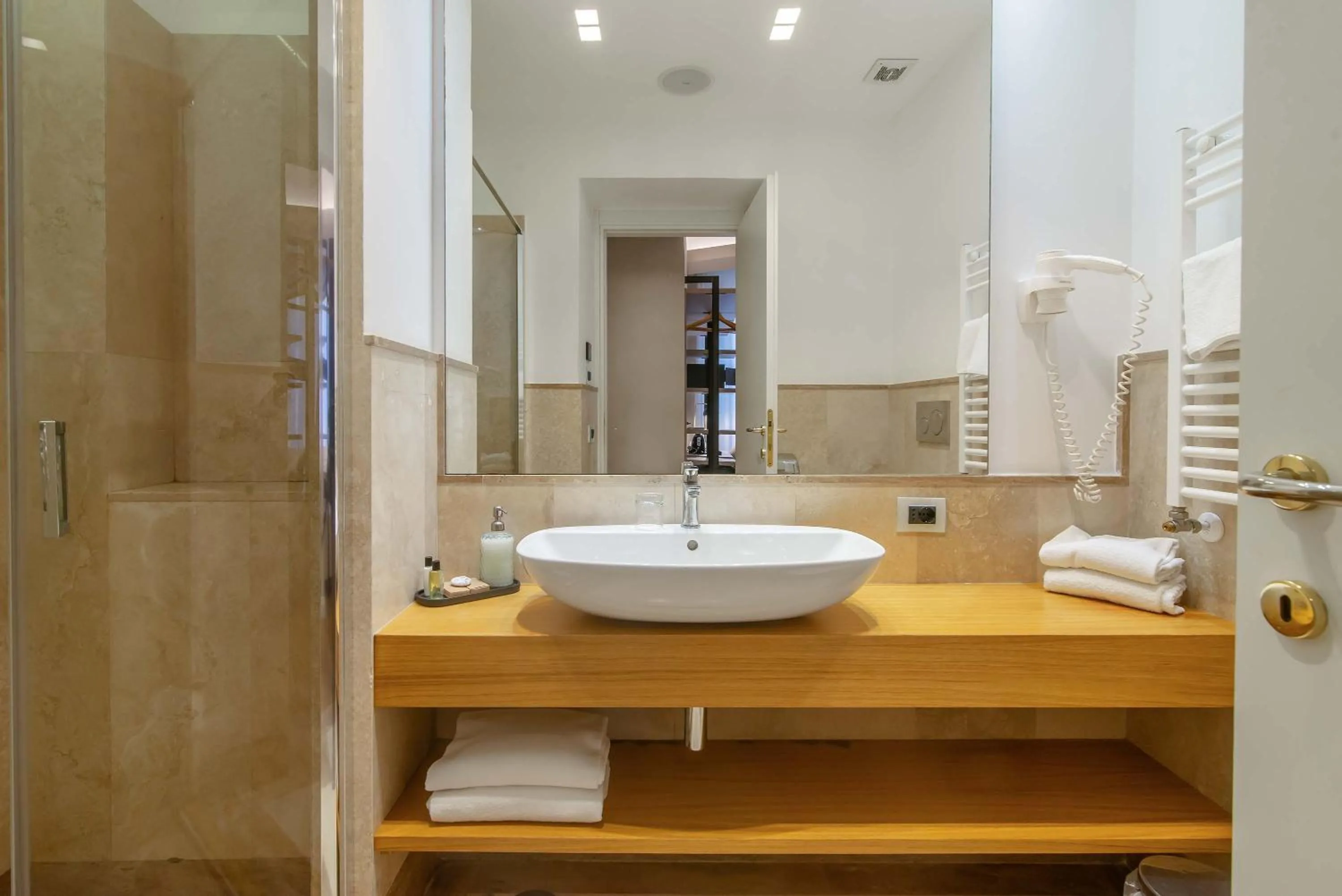 Shower in Hotel Accademia