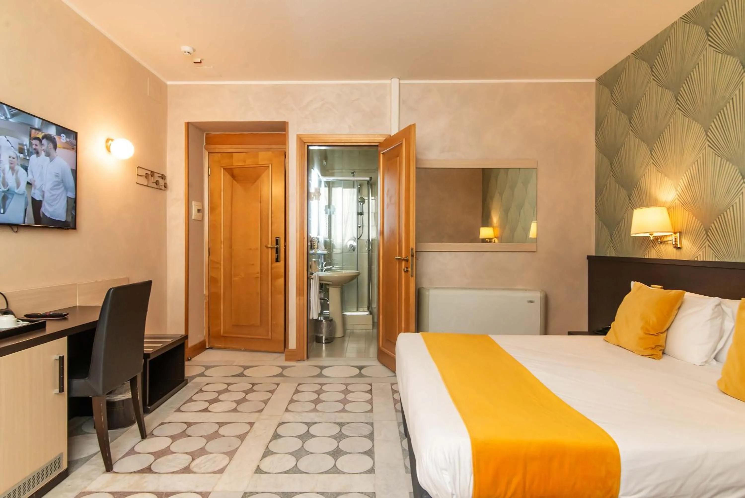 Photo of the whole room, Bed in Hotel Tritone