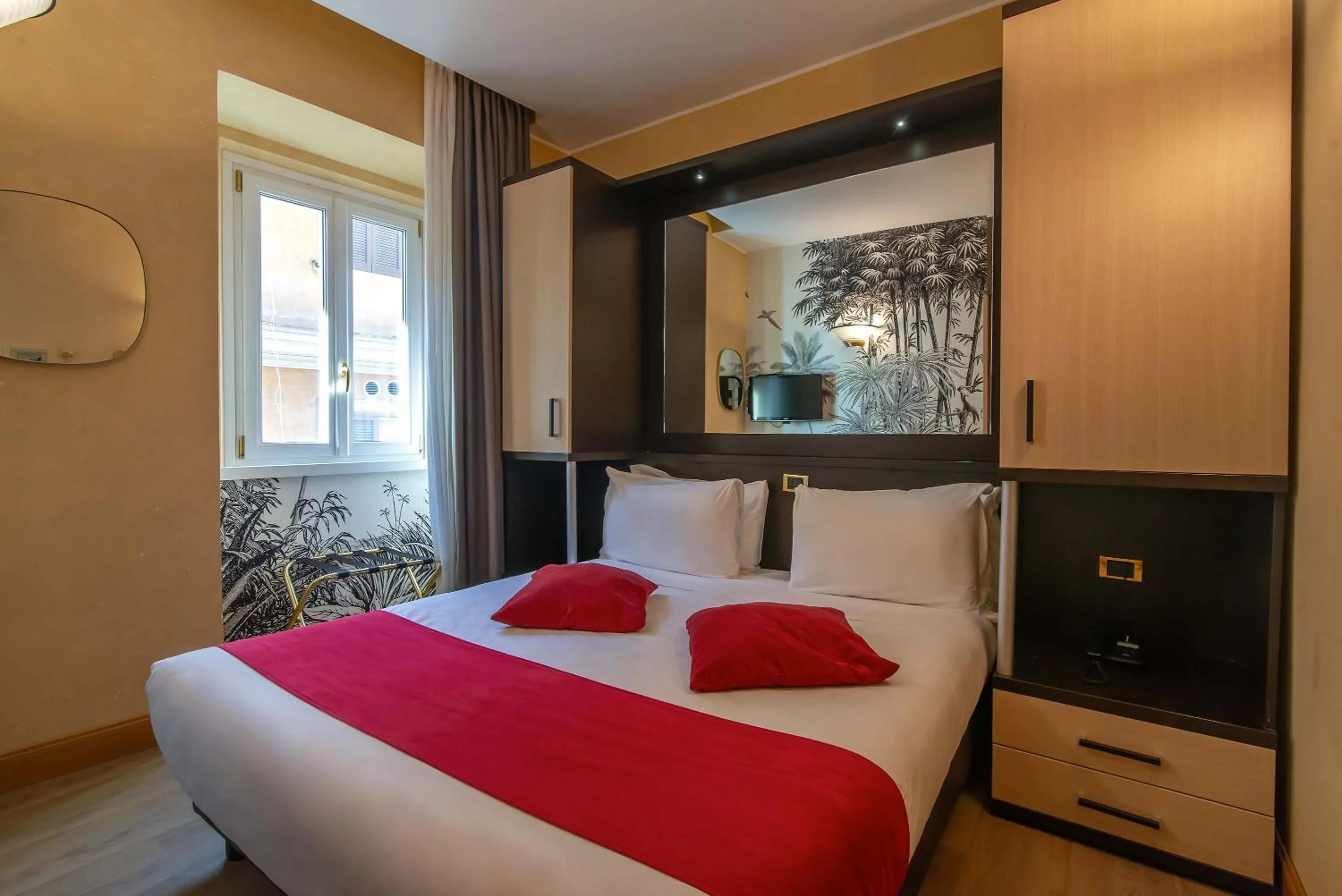 Bedroom, Bed in Hotel Tritone