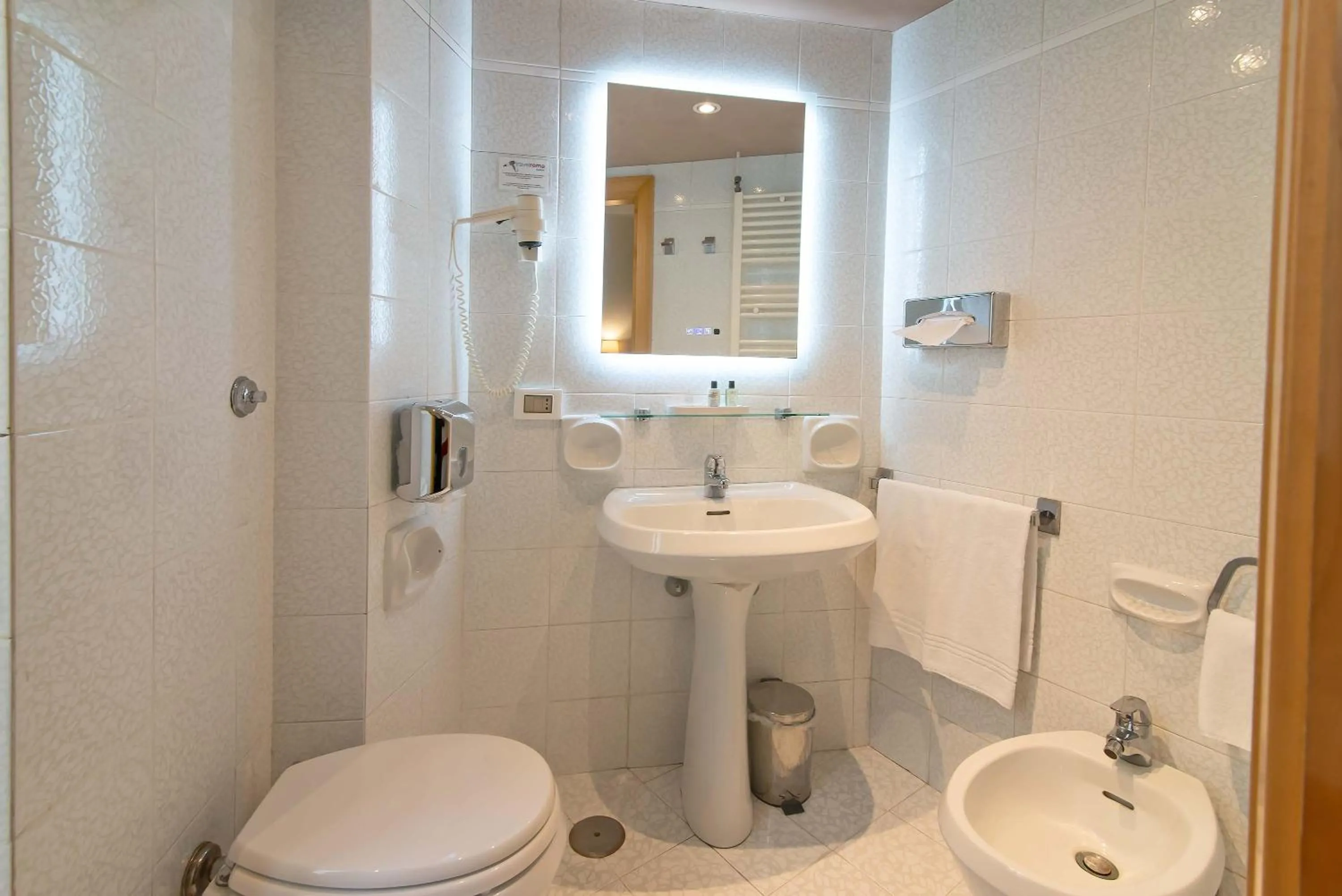 Bathroom in Hotel Tritone