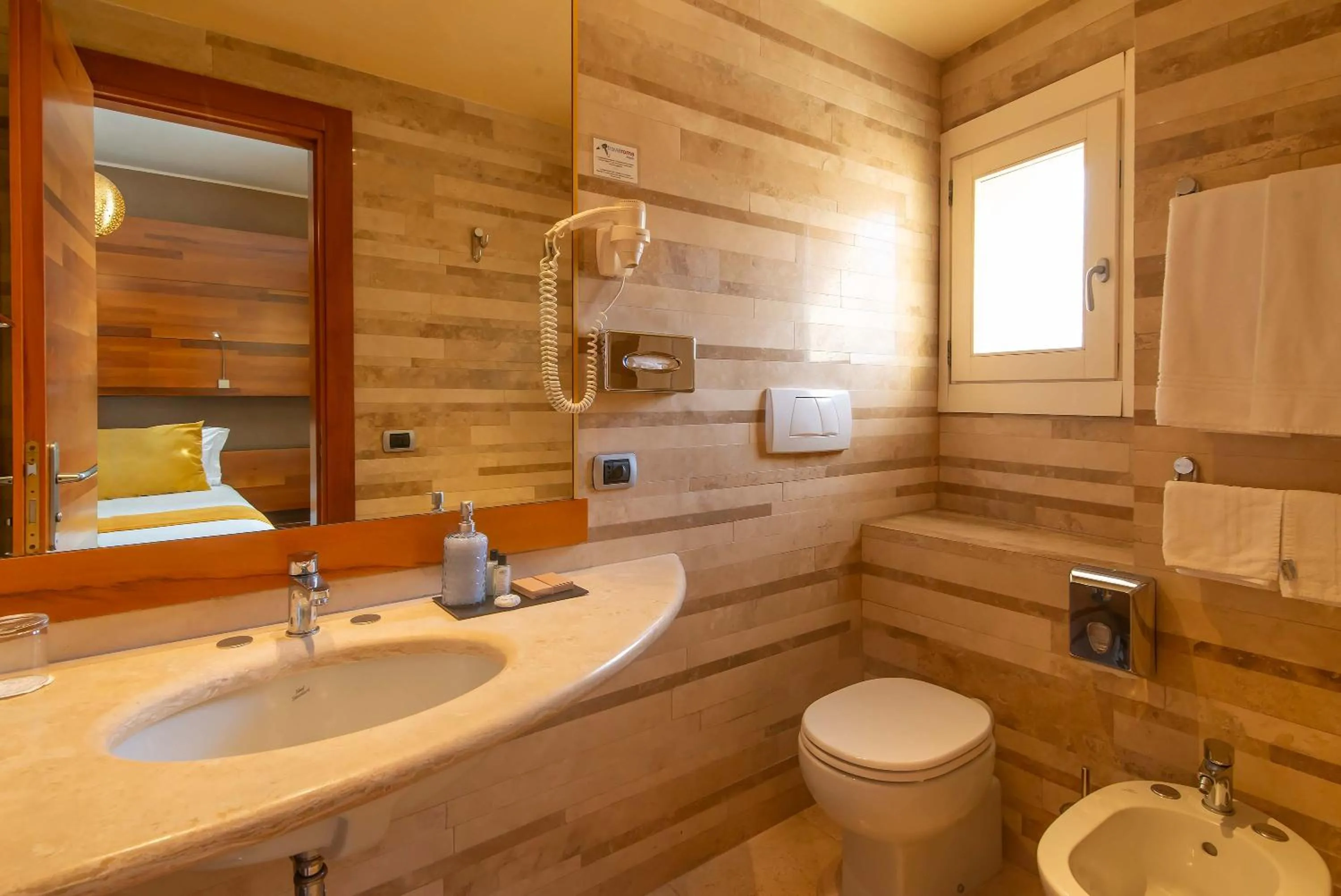 Bathroom in Hotel Tritone