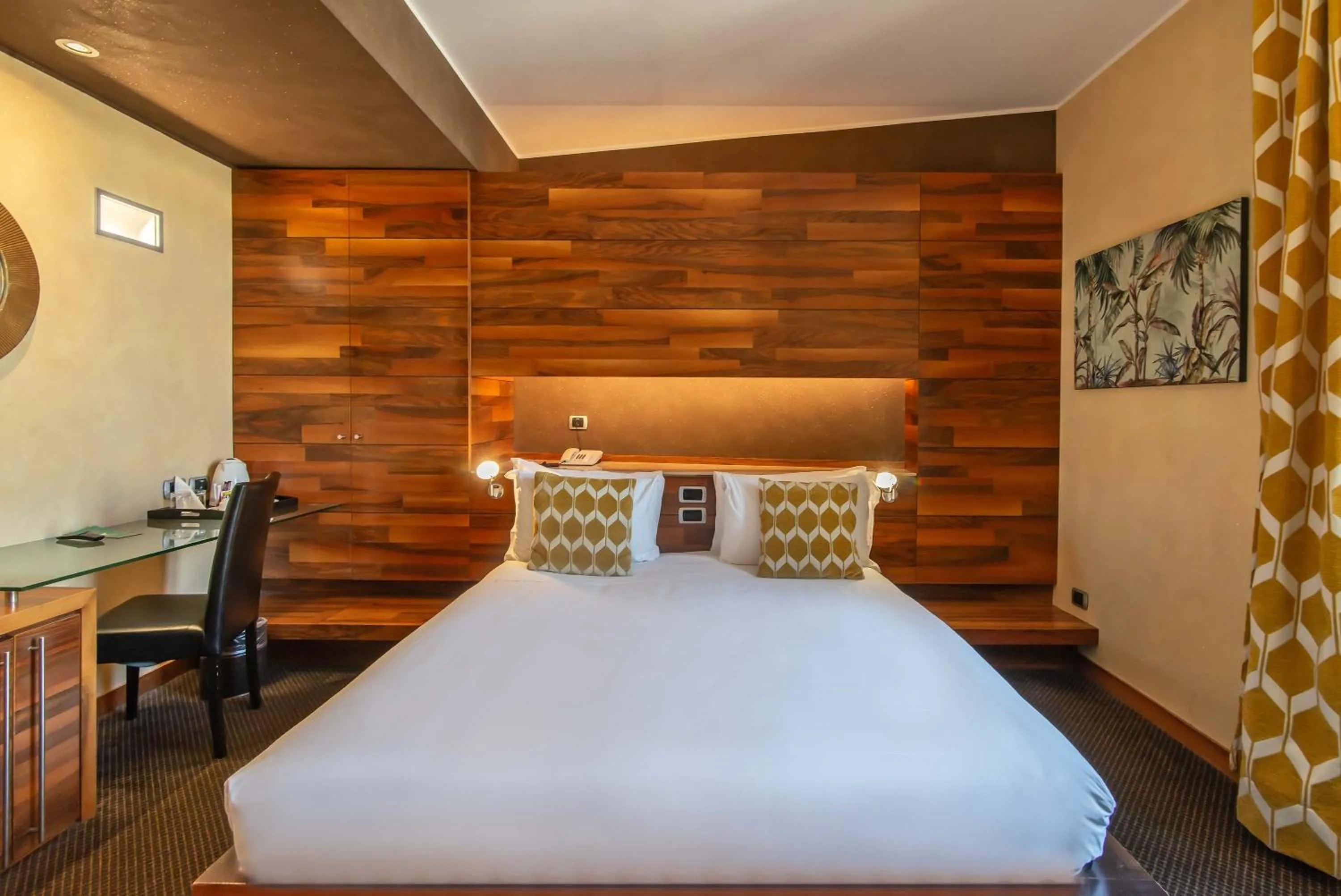 Bedroom, Bed in Hotel Tritone