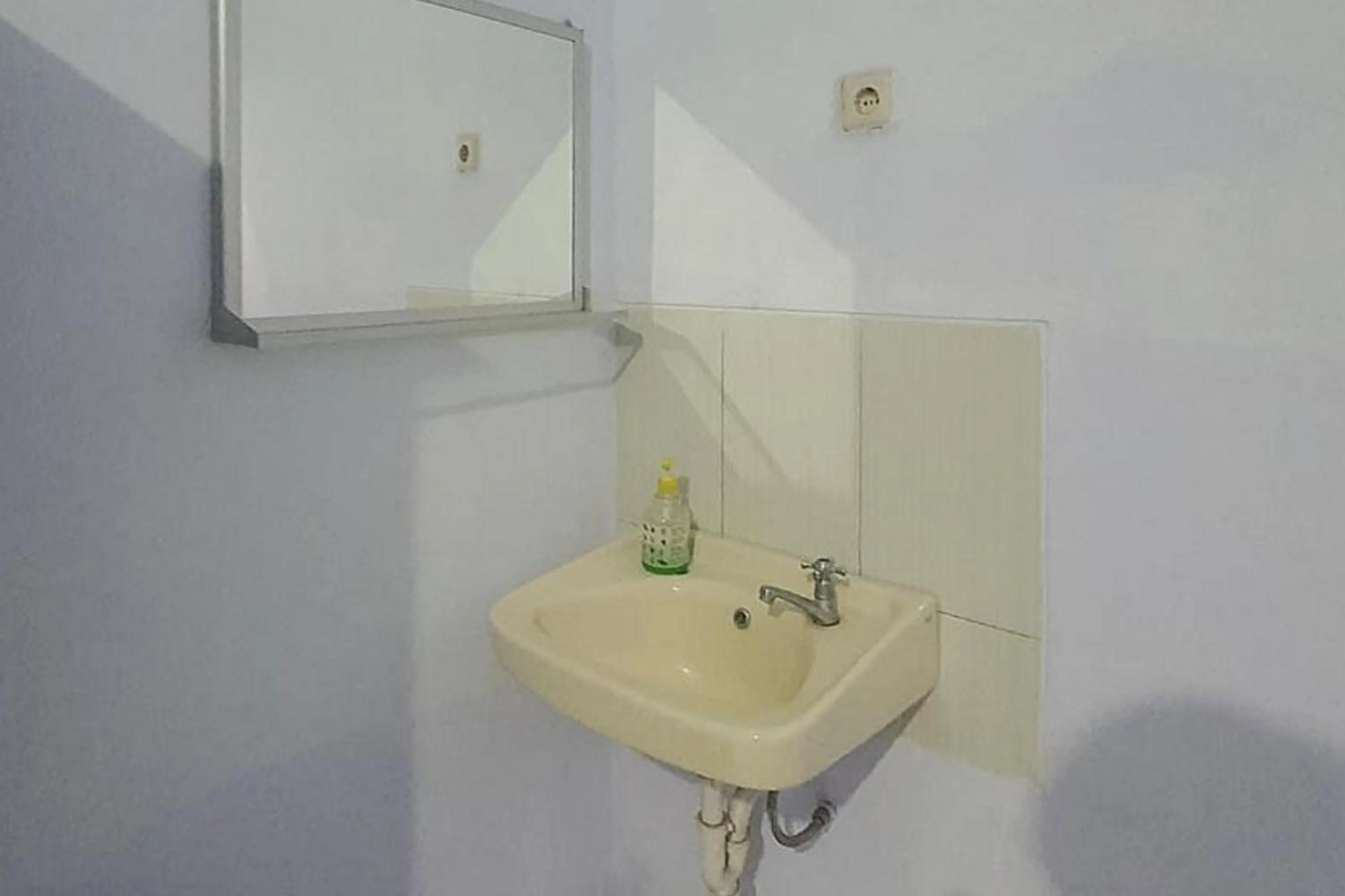 Bathroom in Angrumba Family Homestay near RSUD Caruban Mitra RedDoorz