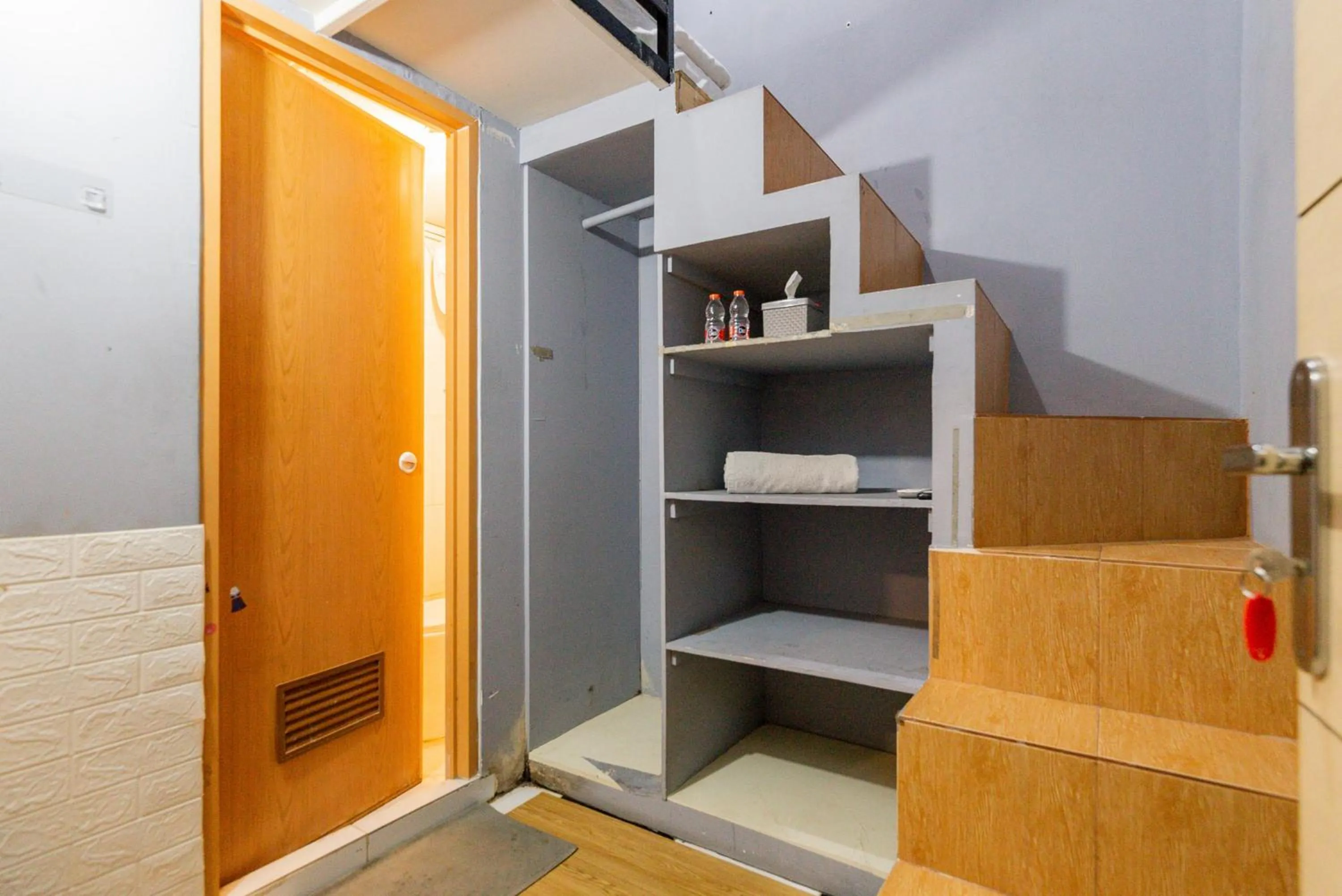 bunk bed in RedDoorz At Stariez Kemang