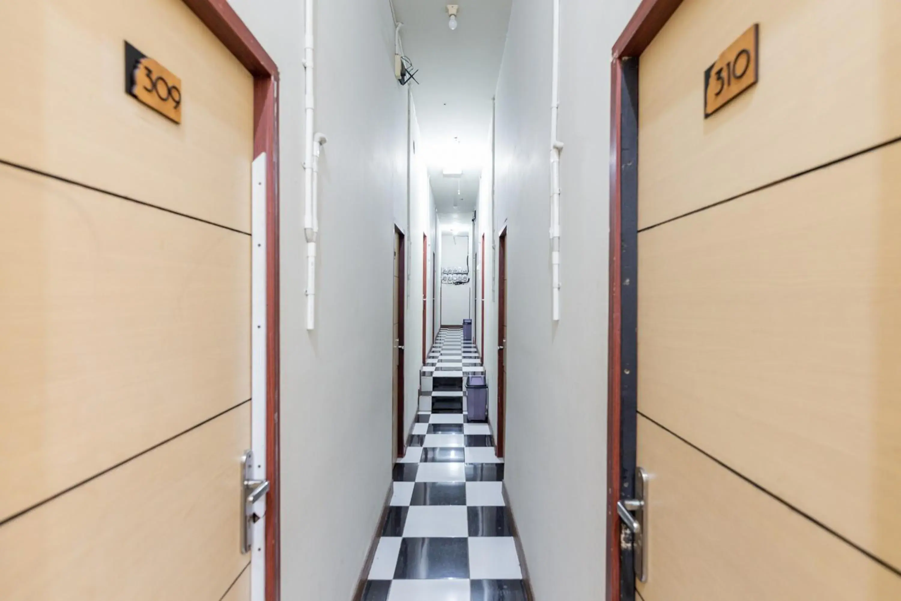 Property building in RedDoorz At Stariez Kemang Property building in RedDoorz At Stariez Kemang