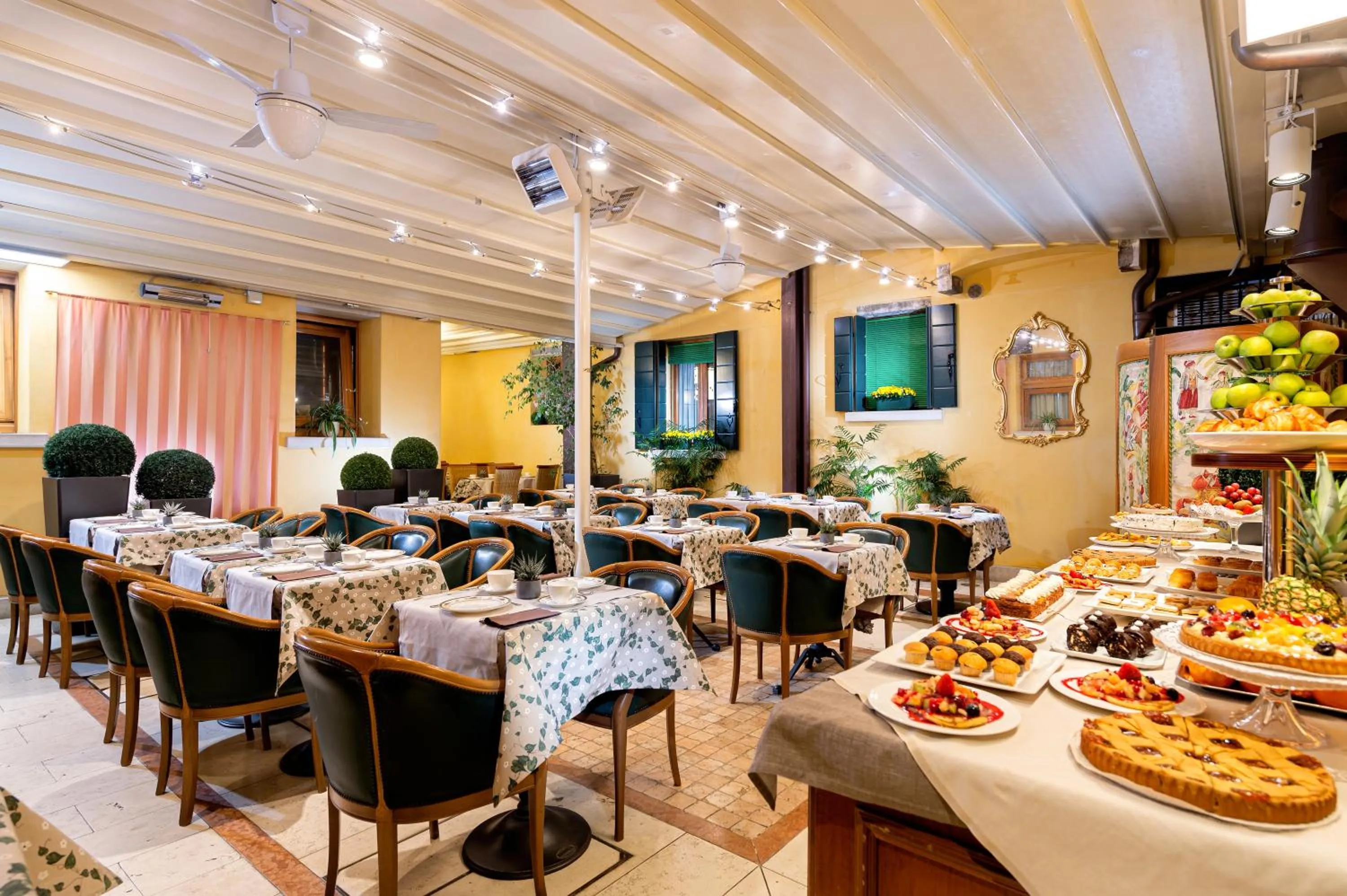 Buffet breakfast in Hotel Santa Marina