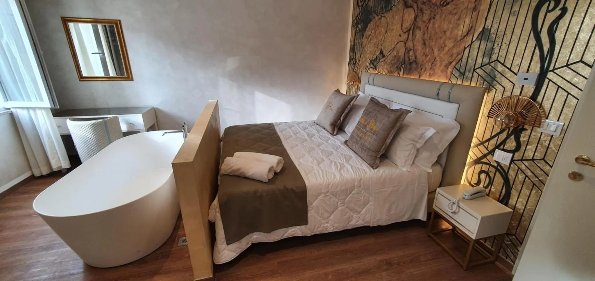 Photo of the whole room, Bed in Amsterdam Suite Hotel & SPA