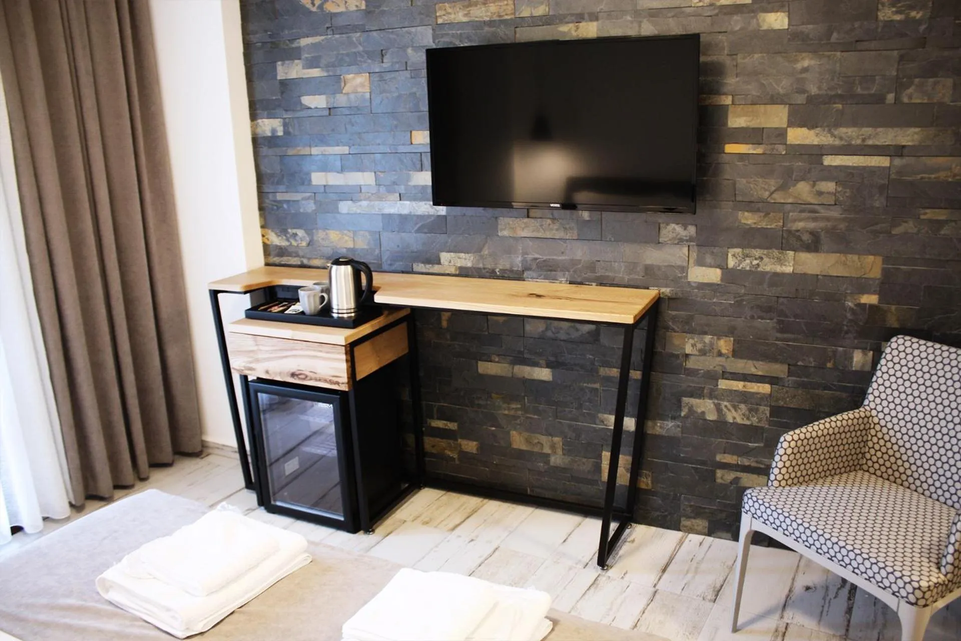 TV and multimedia in Pintura Urla Hotel