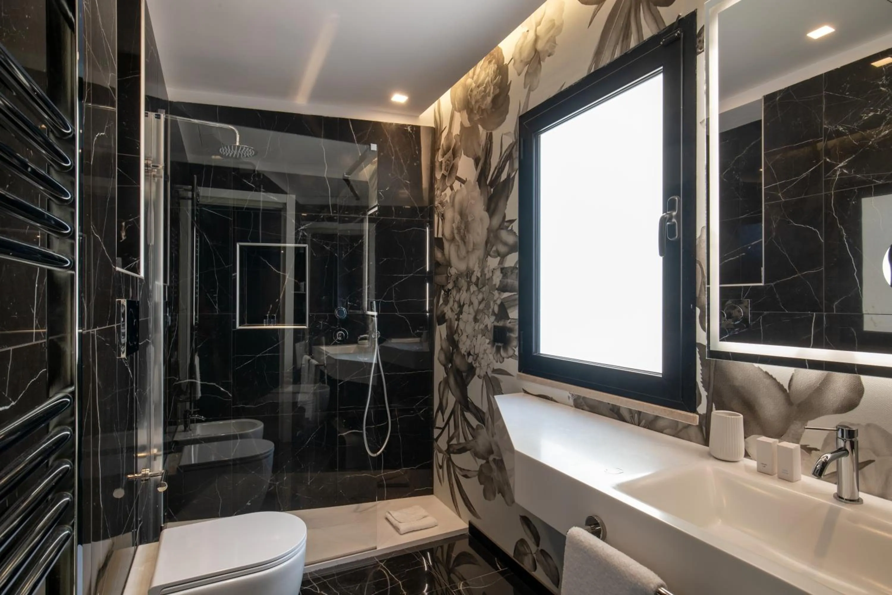 Shower in The Major Hotel