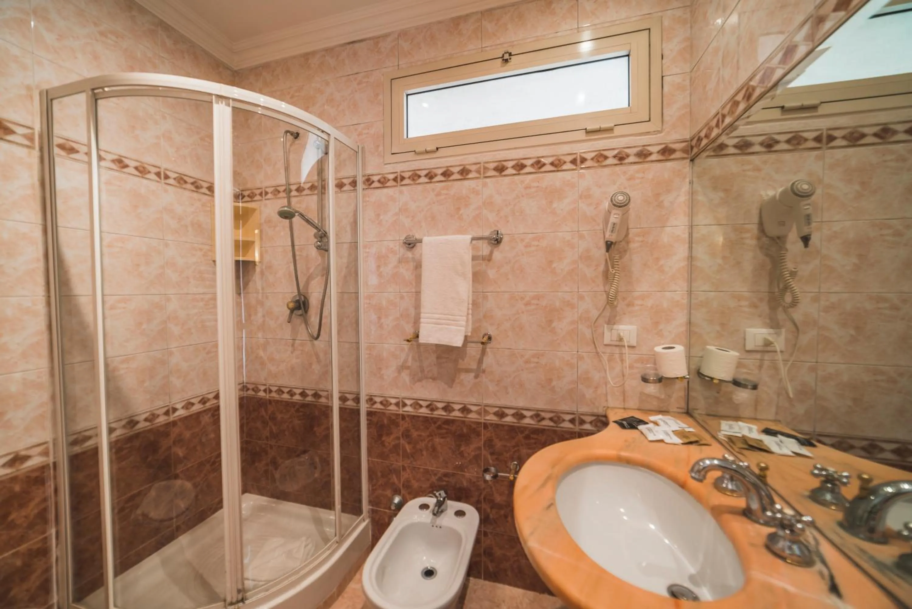 Shower in GH Hotel San Giusto