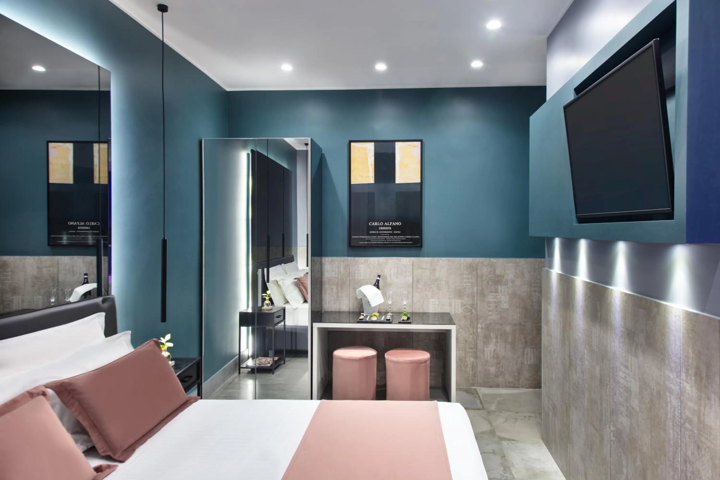 Hot Tub, Bed in Enjoy Art