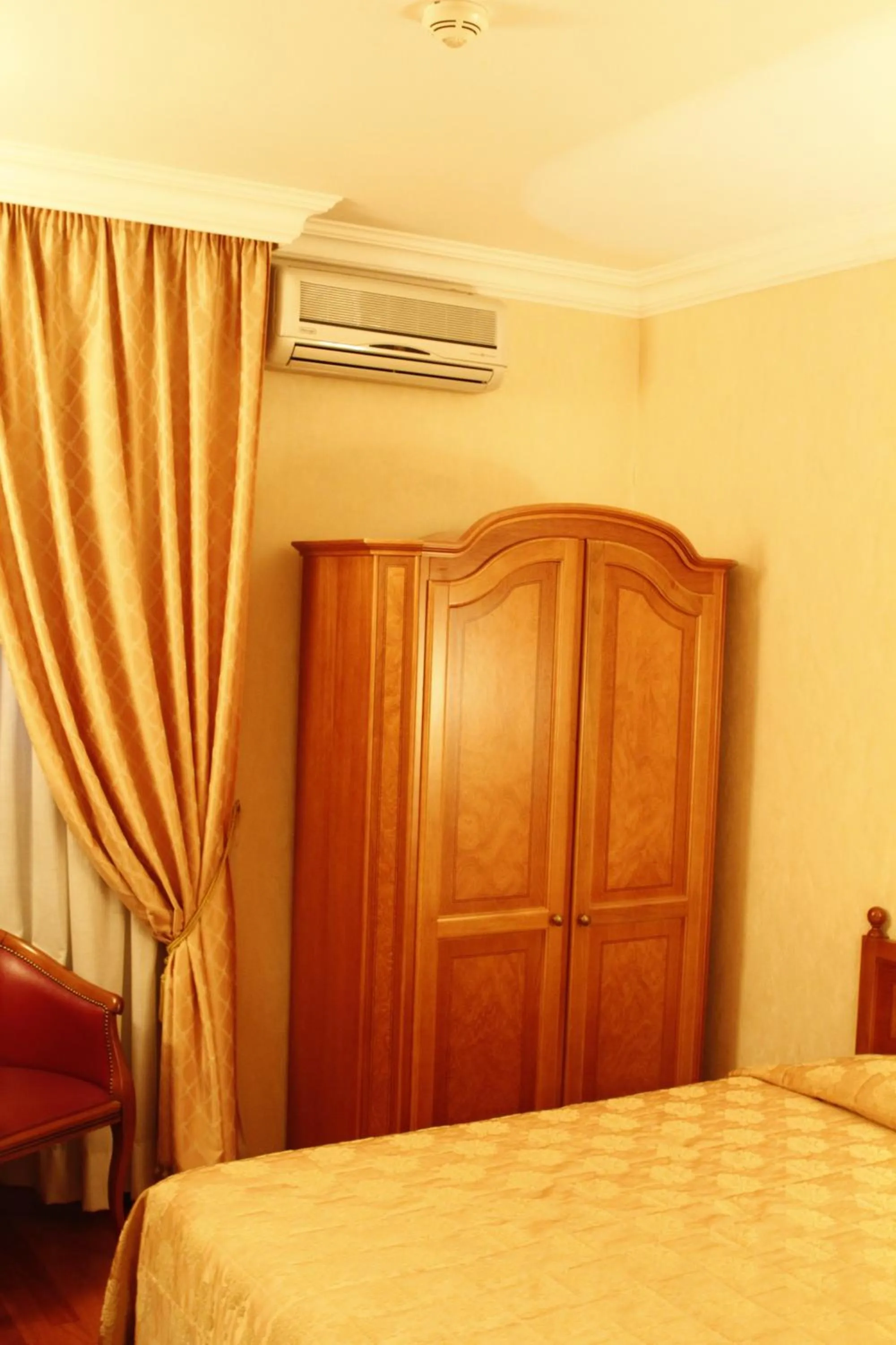 Bedroom, Bed in Hotel Pace Helvezia