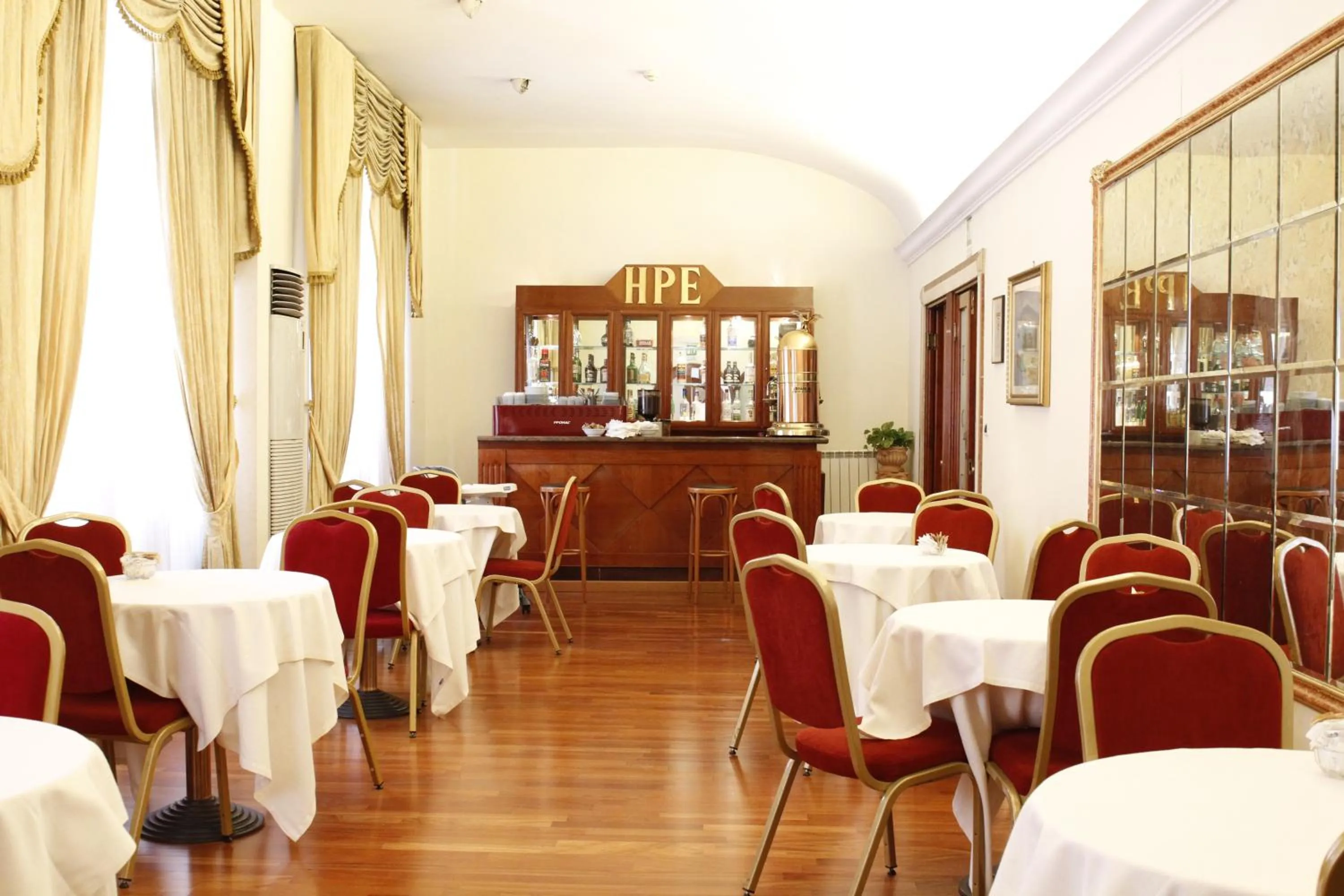 Restaurant/places to eat in Hotel Pace Helvezia