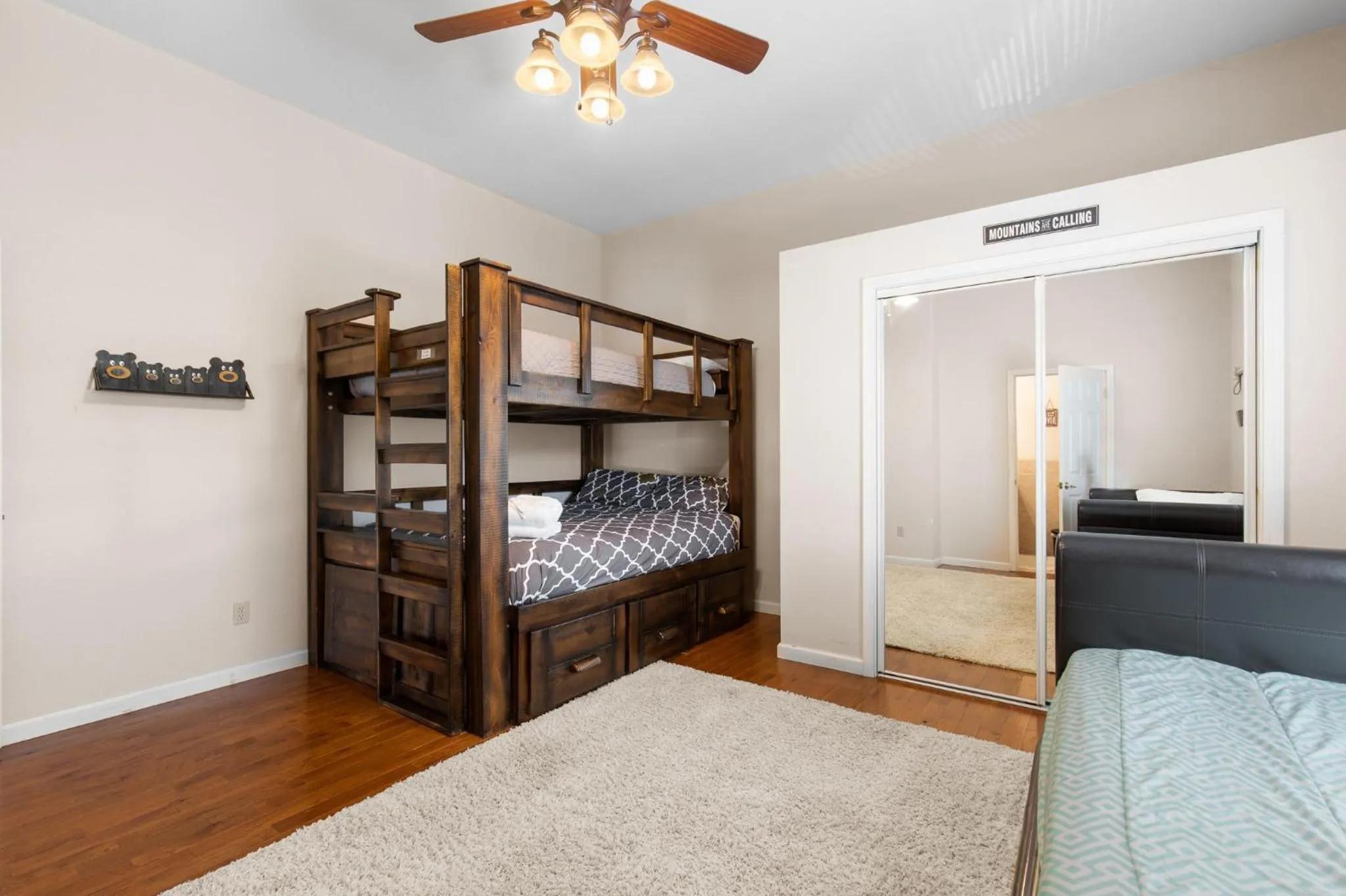 Property building, Bed in Wonderland Cove