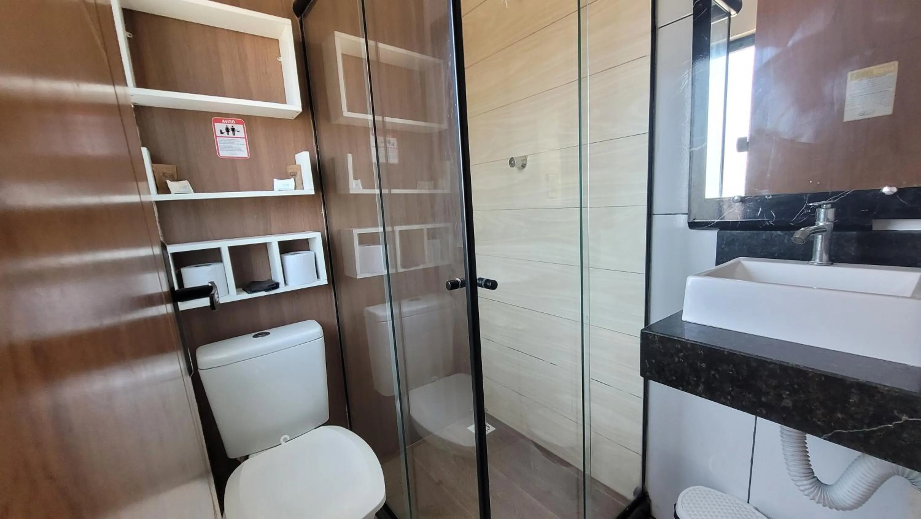 Bathroom in Pousada Sol e Descanso - by Easy Hotéis