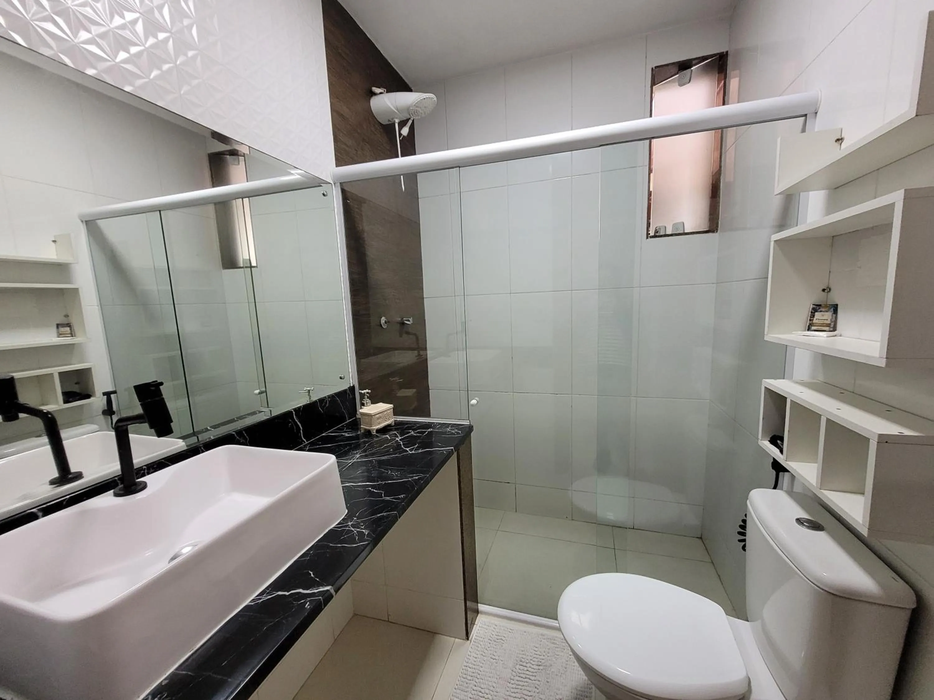 Bathroom in Pousada Sol e Descanso - by Easy Hotéis