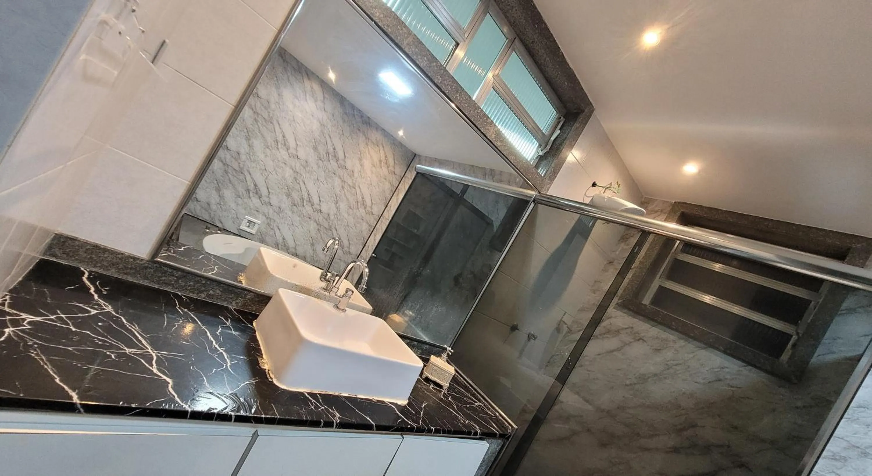 Bathroom in Pousada Sol e Descanso - by Easy Hotéis