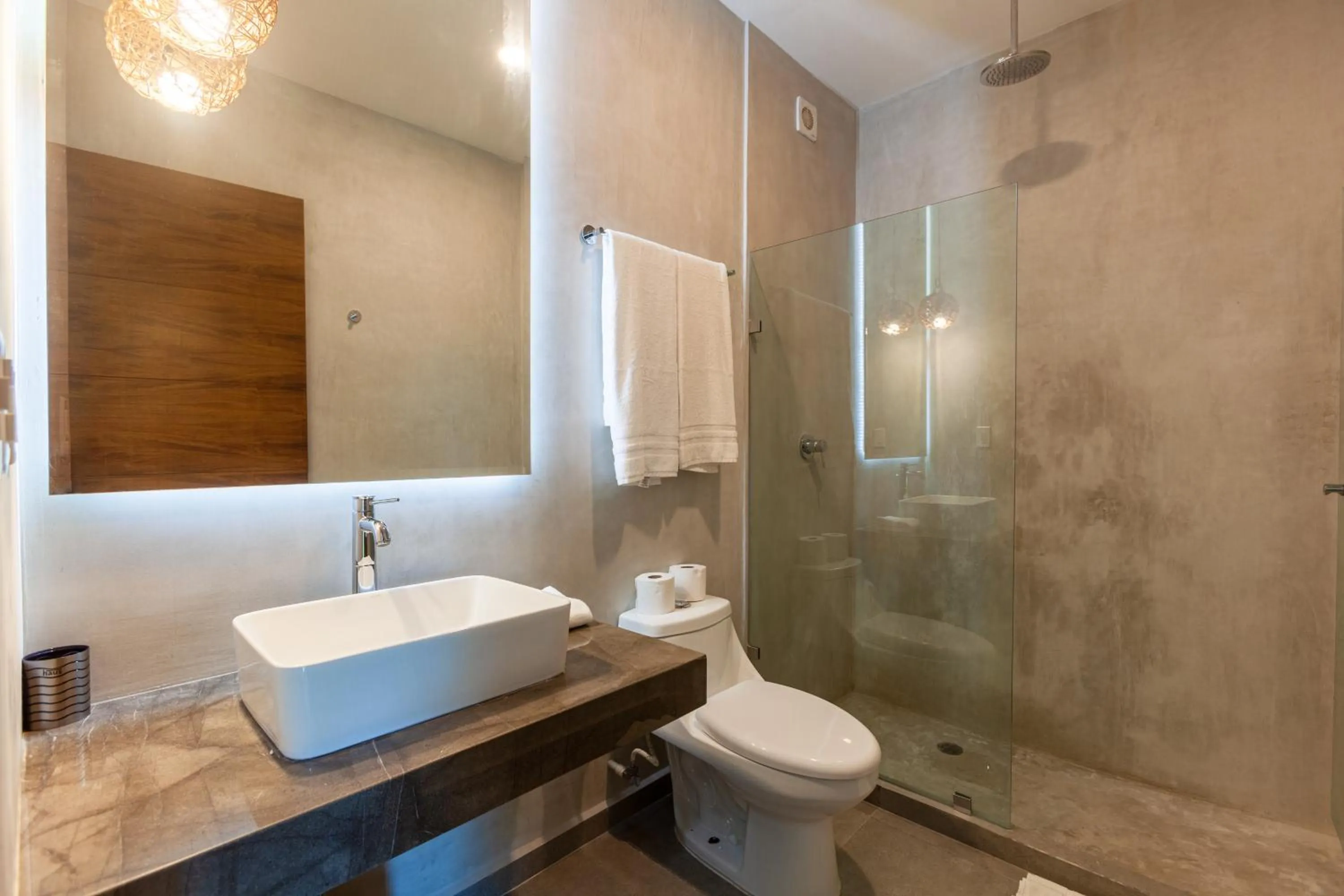 Shower in Azalea by Zamá Homes