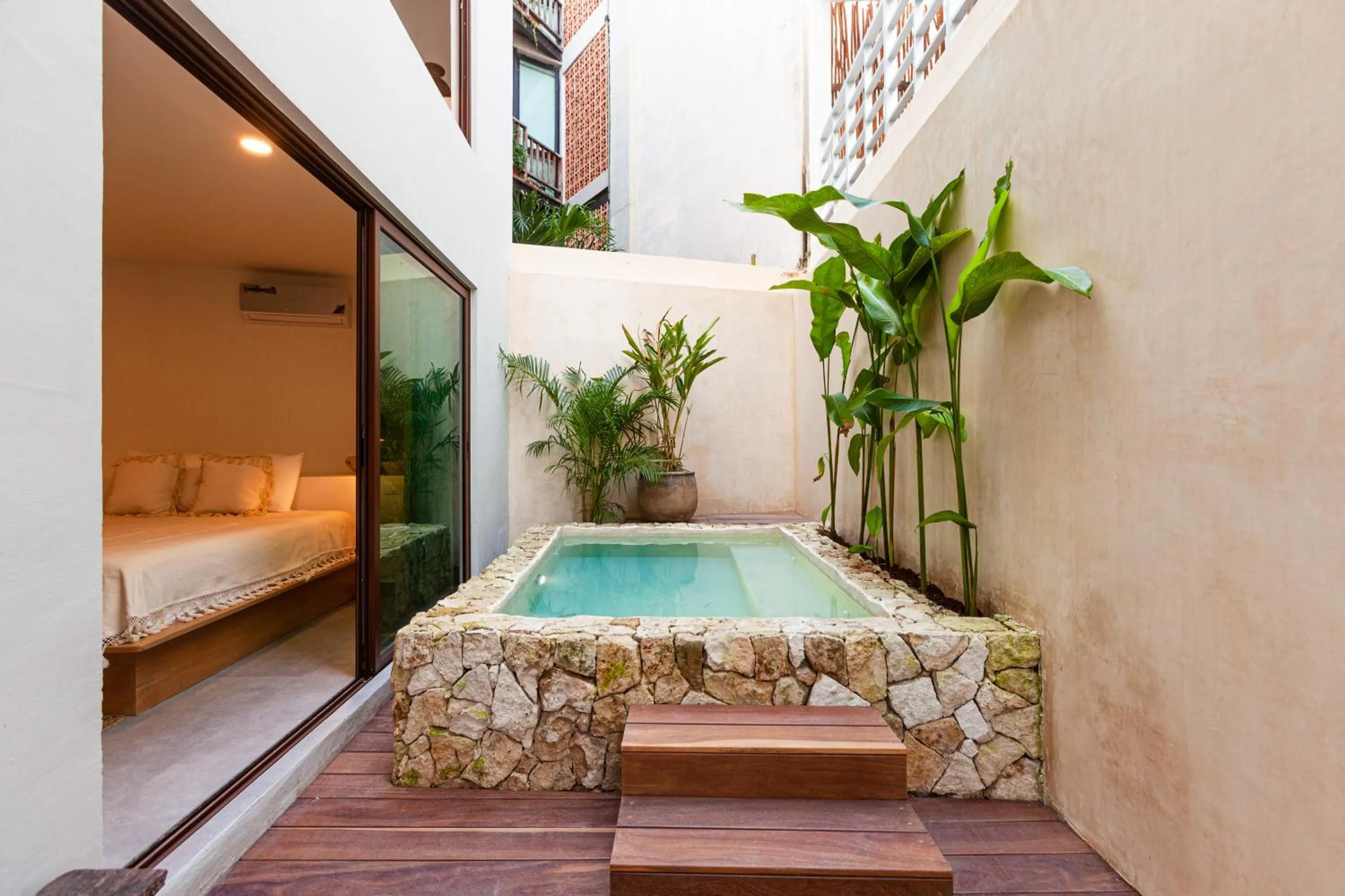 Garden in Azalea by Zamá Homes