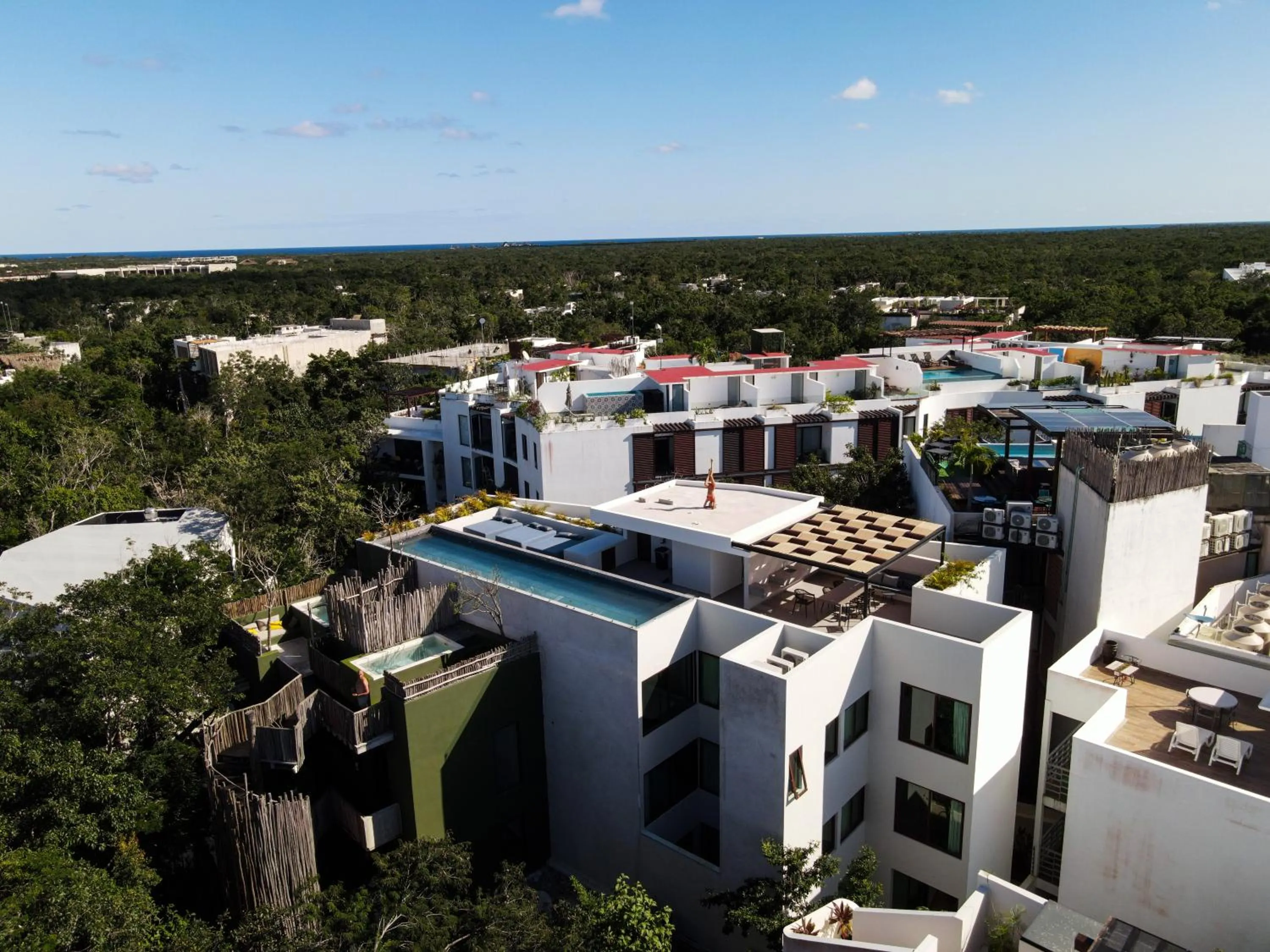 Facade/entrance in Azalea by Zamá Homes