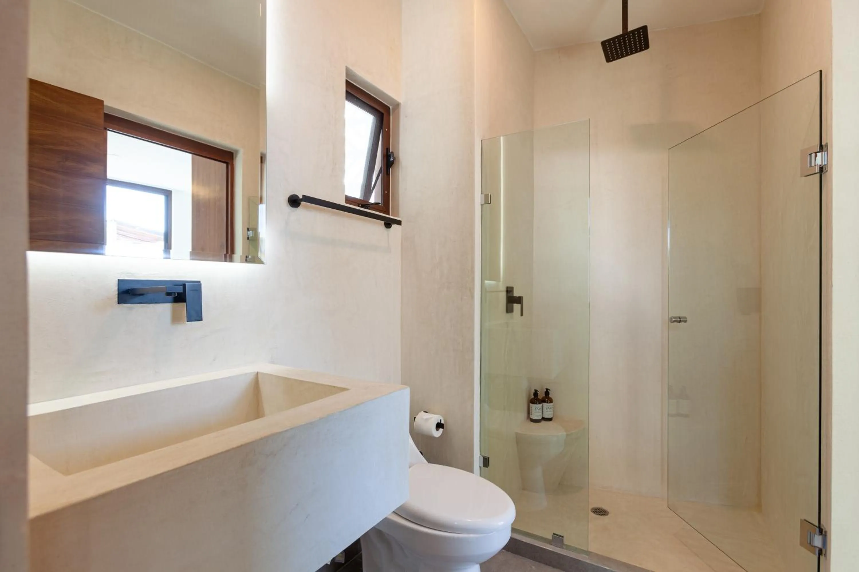 Bathroom in Azalea by Zamá Homes