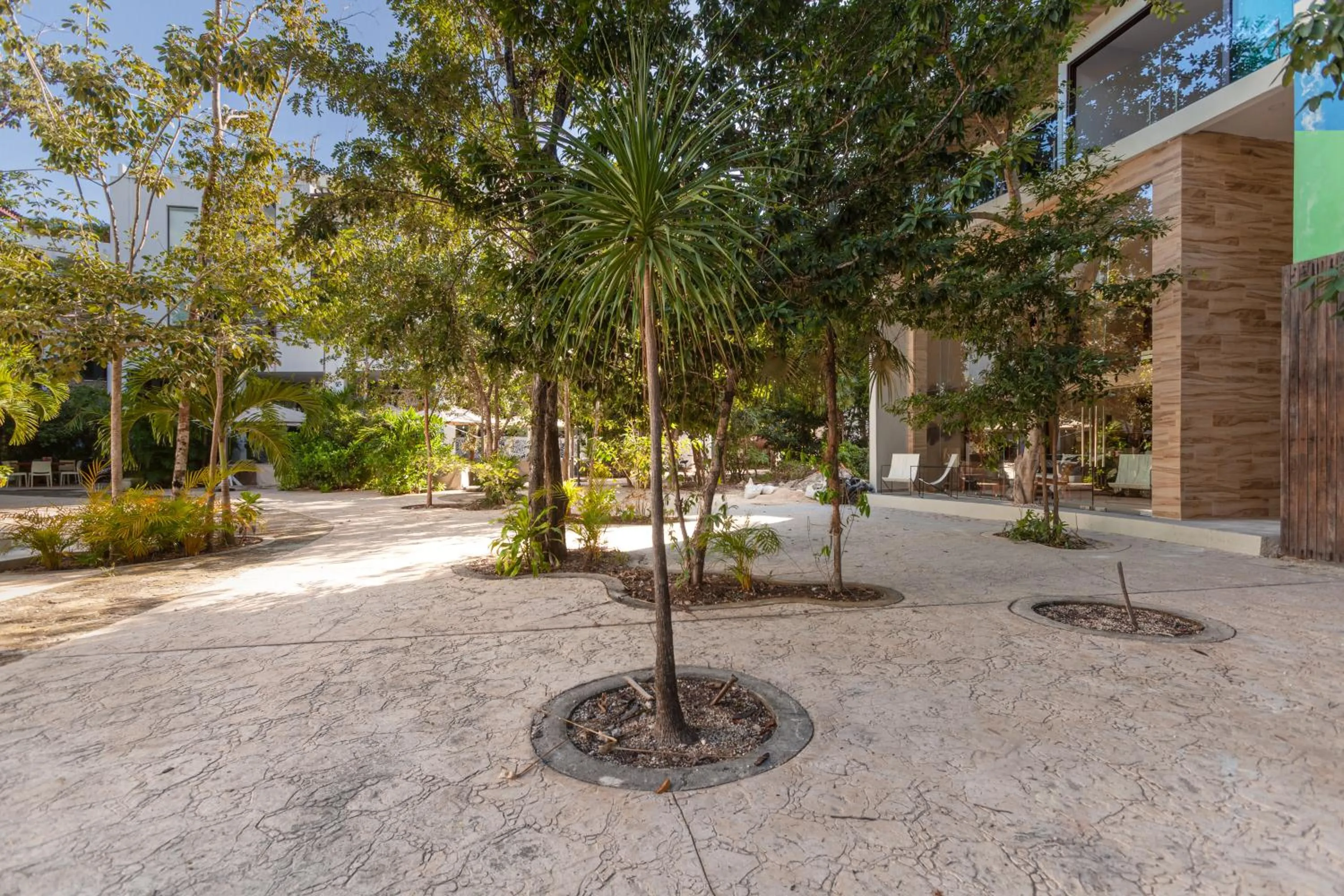 Facade/entrance in Azalea by Zamá Homes