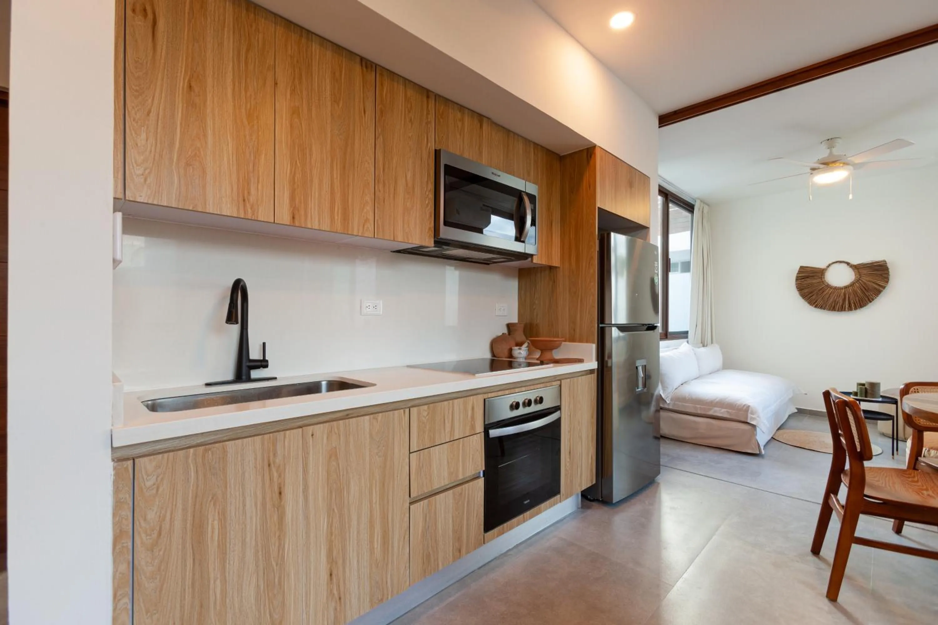 Kitchen or kitchenette, Bed in Azalea by Zamá Homes